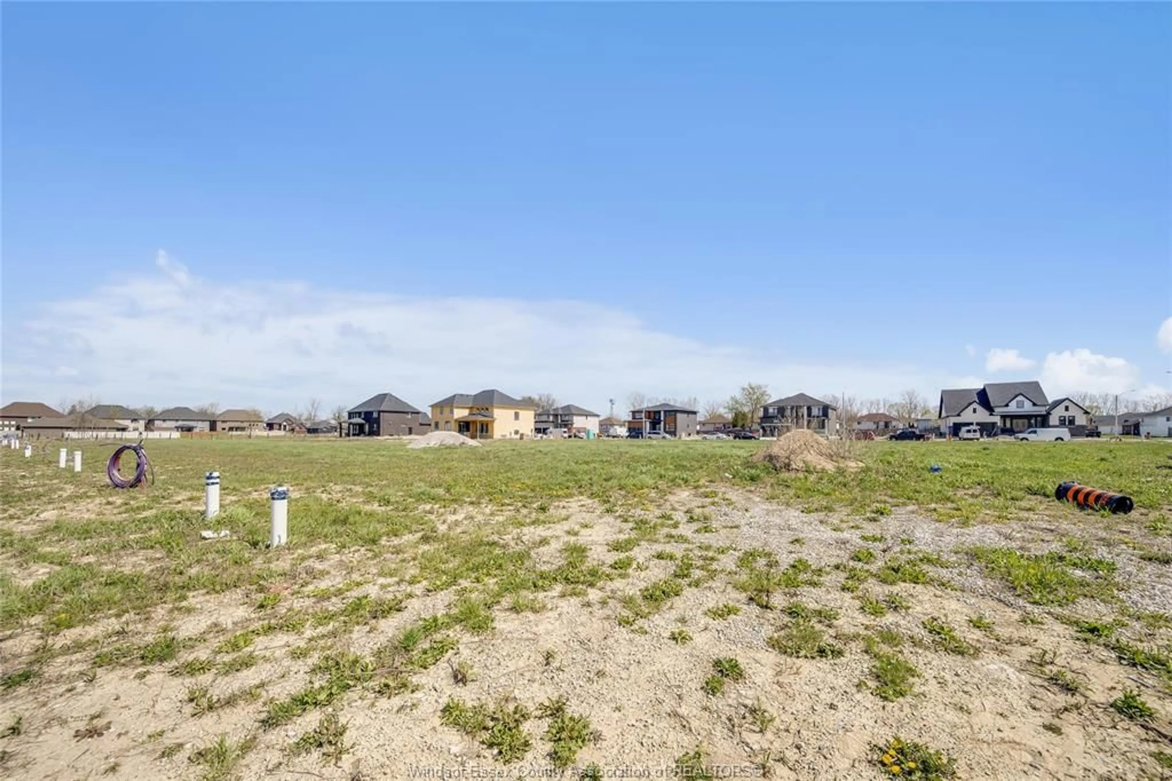A pic from outside/outdoor area/front of a property/back of a property/a pic from drone, street for 3692 FARROW Ave, Windsor Ontario N8H 0B3