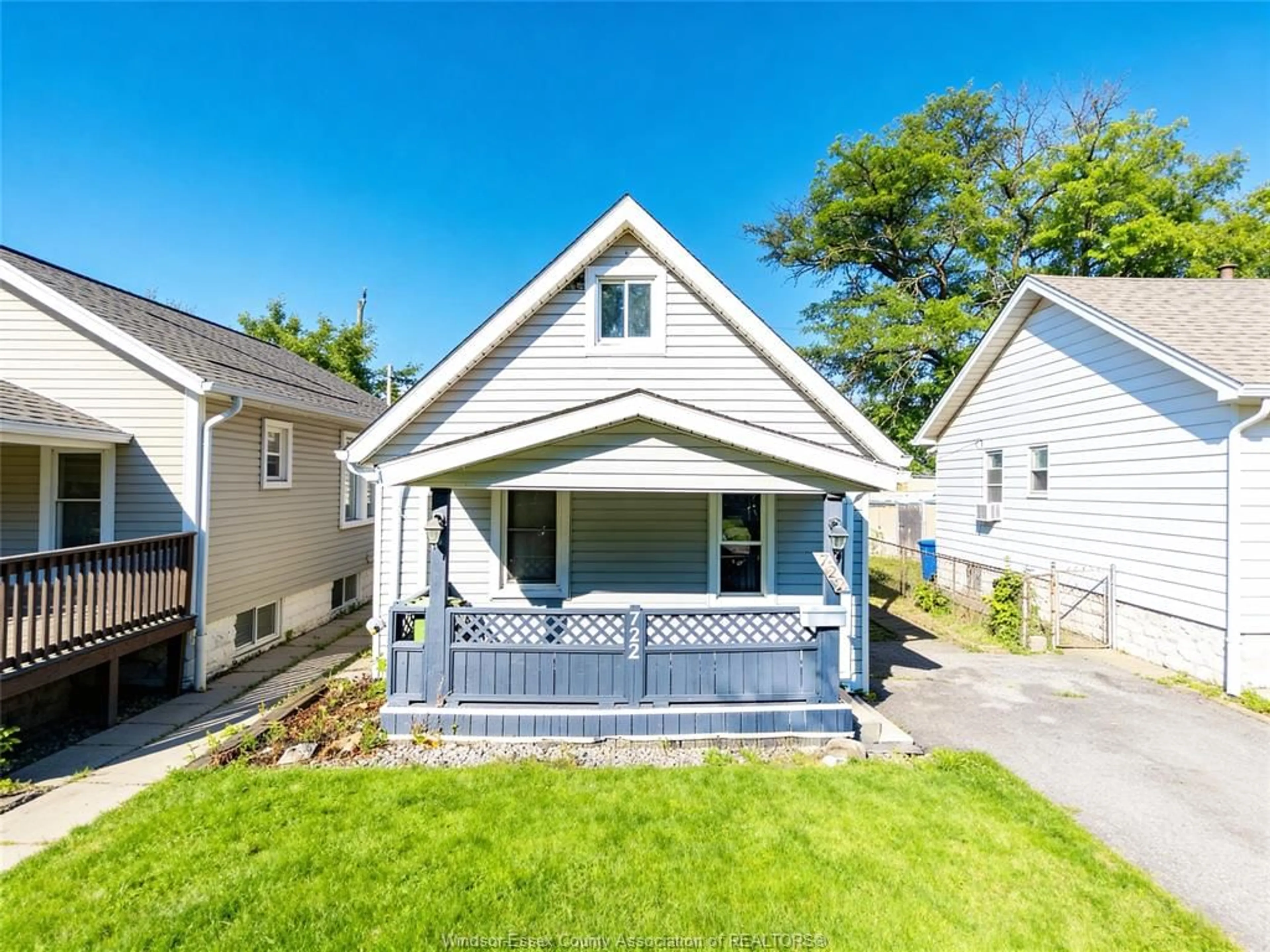 Home with vinyl exterior material, street for 722 RANDOLPH, Windsor Ontario N9B 2T8