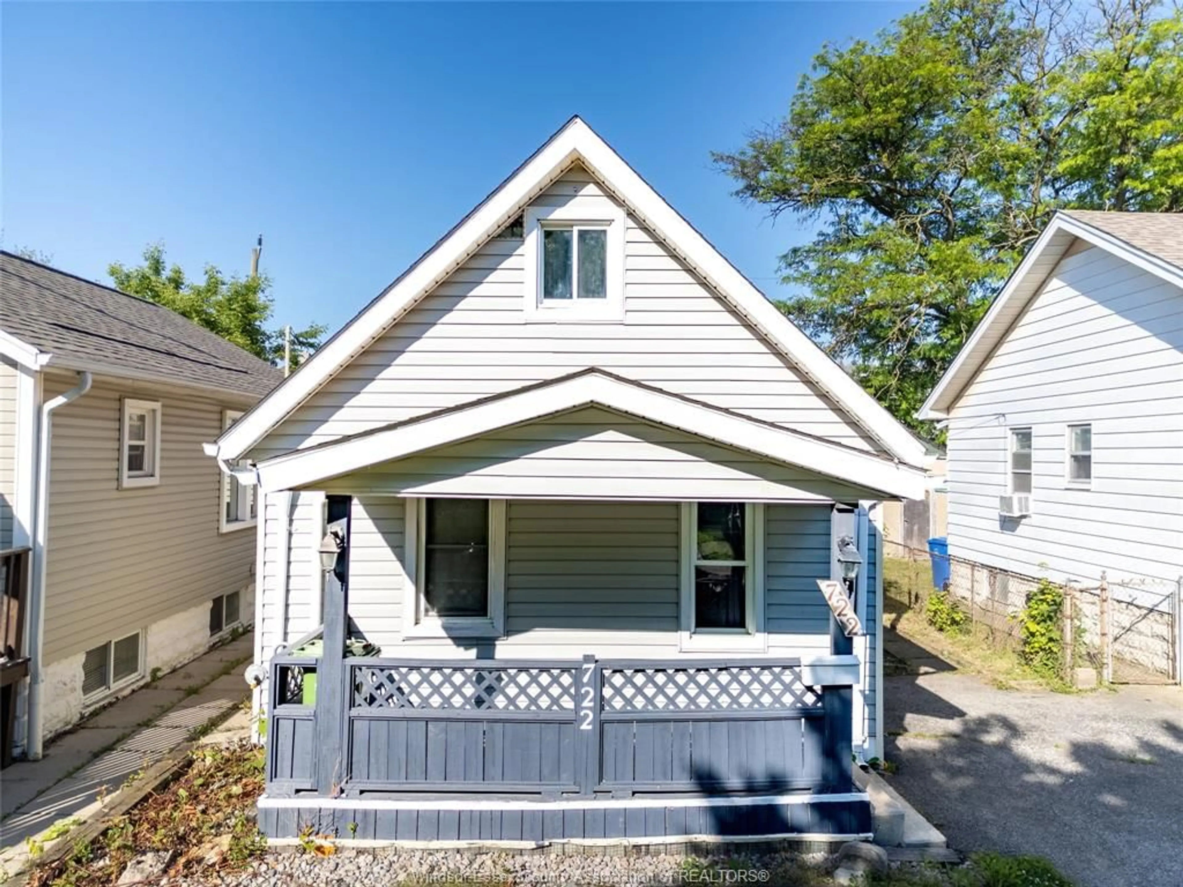 Home with vinyl exterior material, street for 722 RANDOLPH, Windsor Ontario N9B 2T8