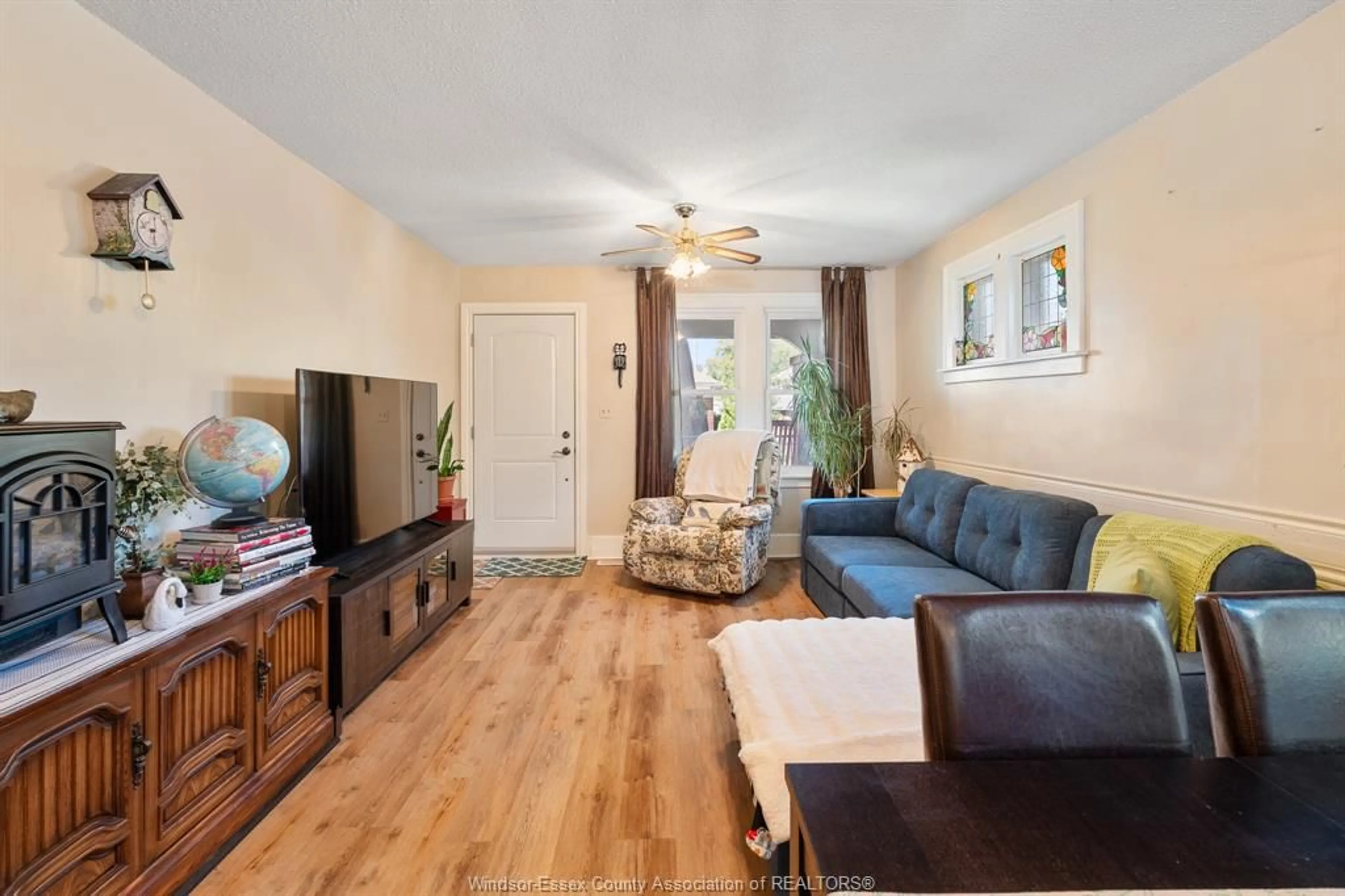 Living room with furniture, wood/laminate floor for 1220 BRUCE Ave, Windsor Ontario N8X 1X3