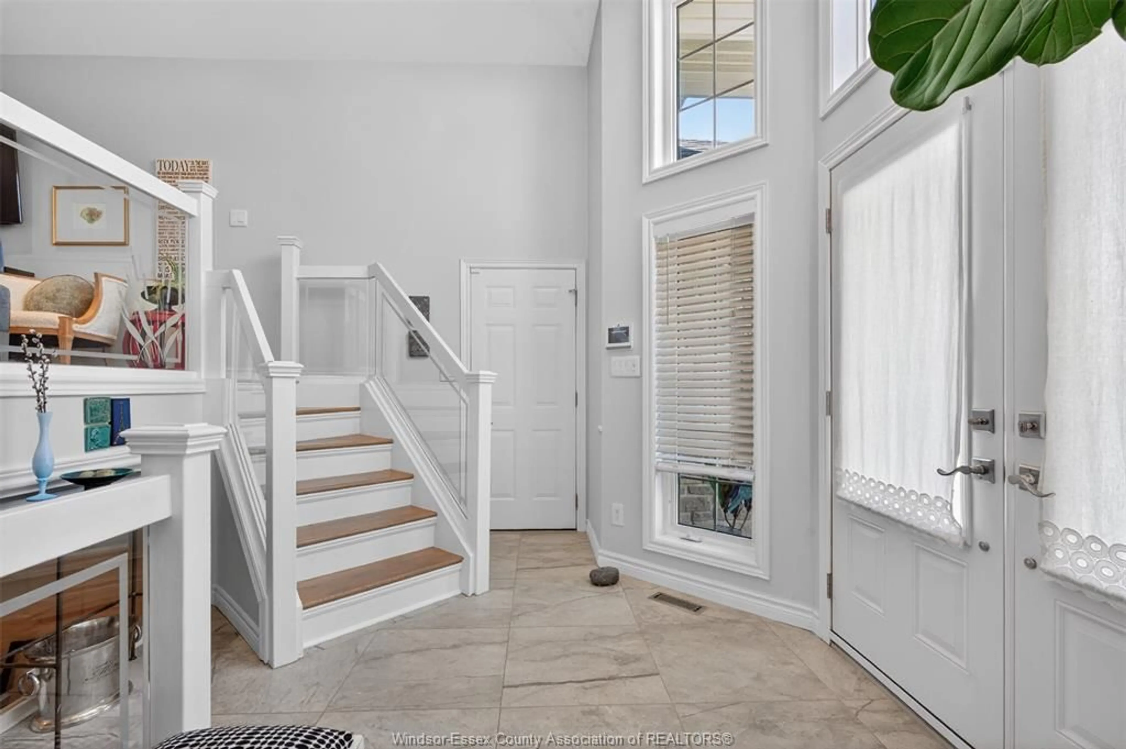 Indoor entryway for 4333 Golfcourse, Windsor Ontario N9G 2P4