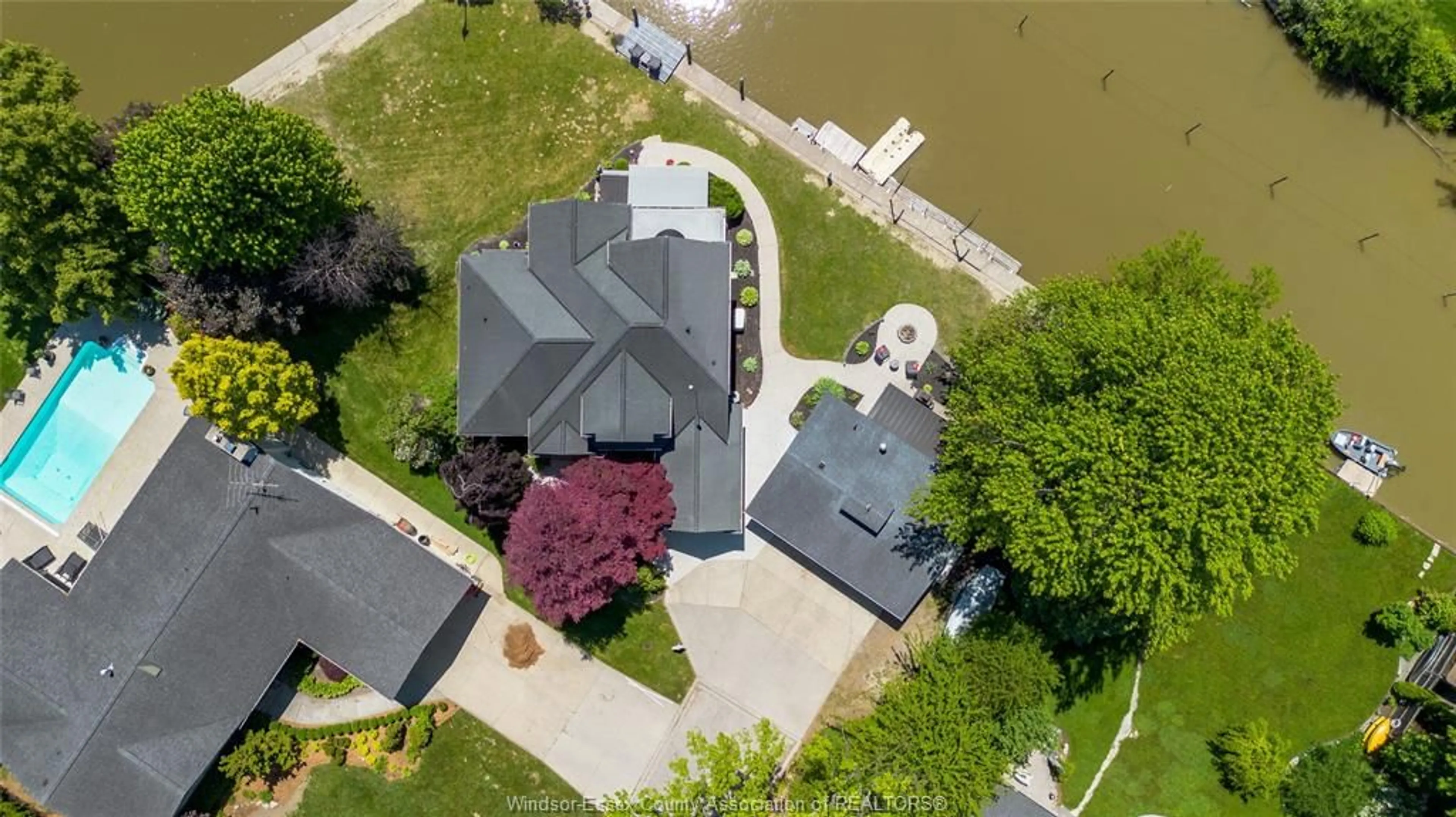 A pic from outside/outdoor area/front of a property/back of a property/a pic from drone, water/lake/river/ocean view for 371 ALOHA Dr, Tecumseh Ontario N8N 1K1