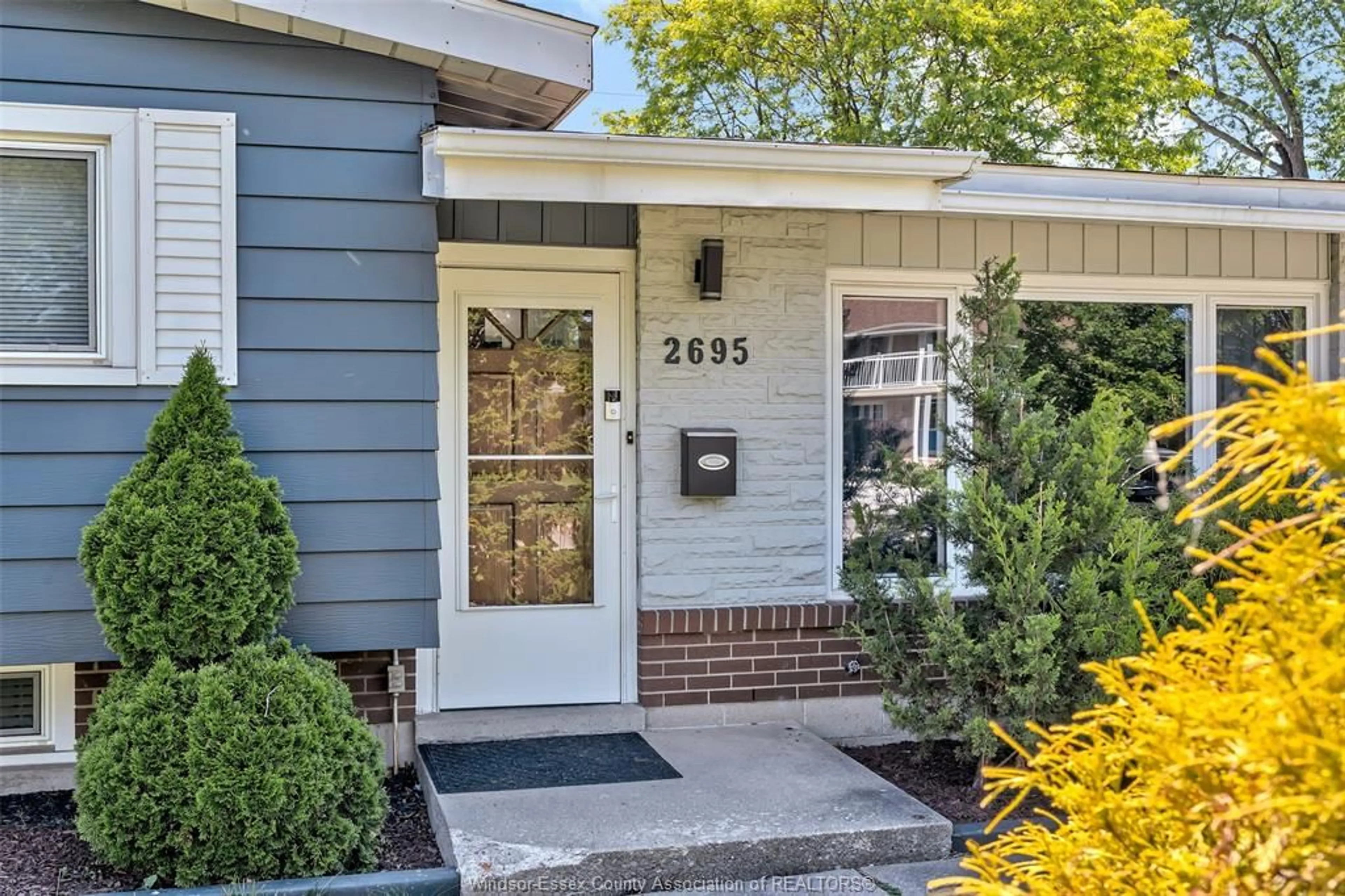 Unknown for 2695 SIERRA Dr, Windsor Ontario N9E 2Y9