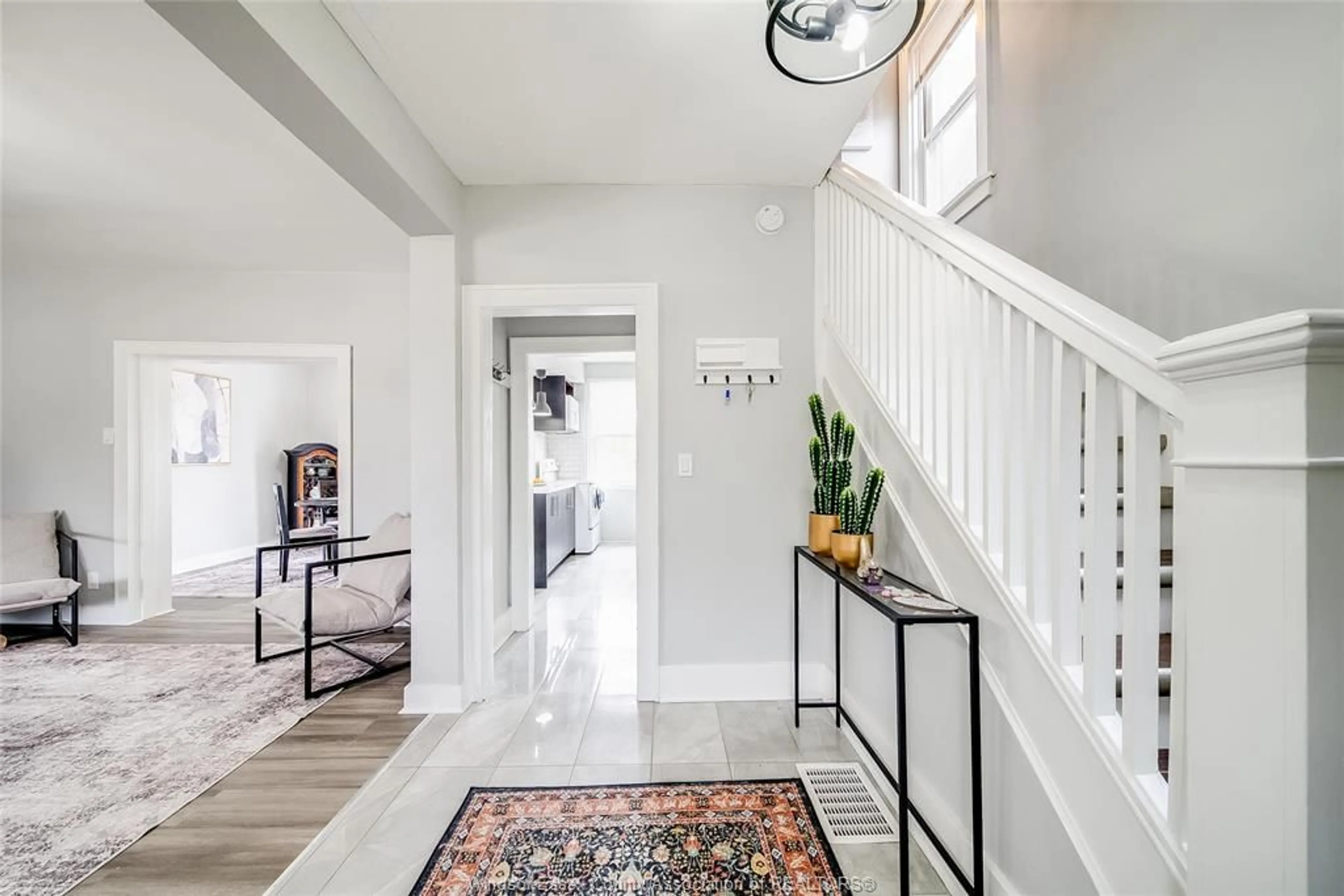 Indoor entryway for 1511 HALL, Windsor Ontario N8X 4R6