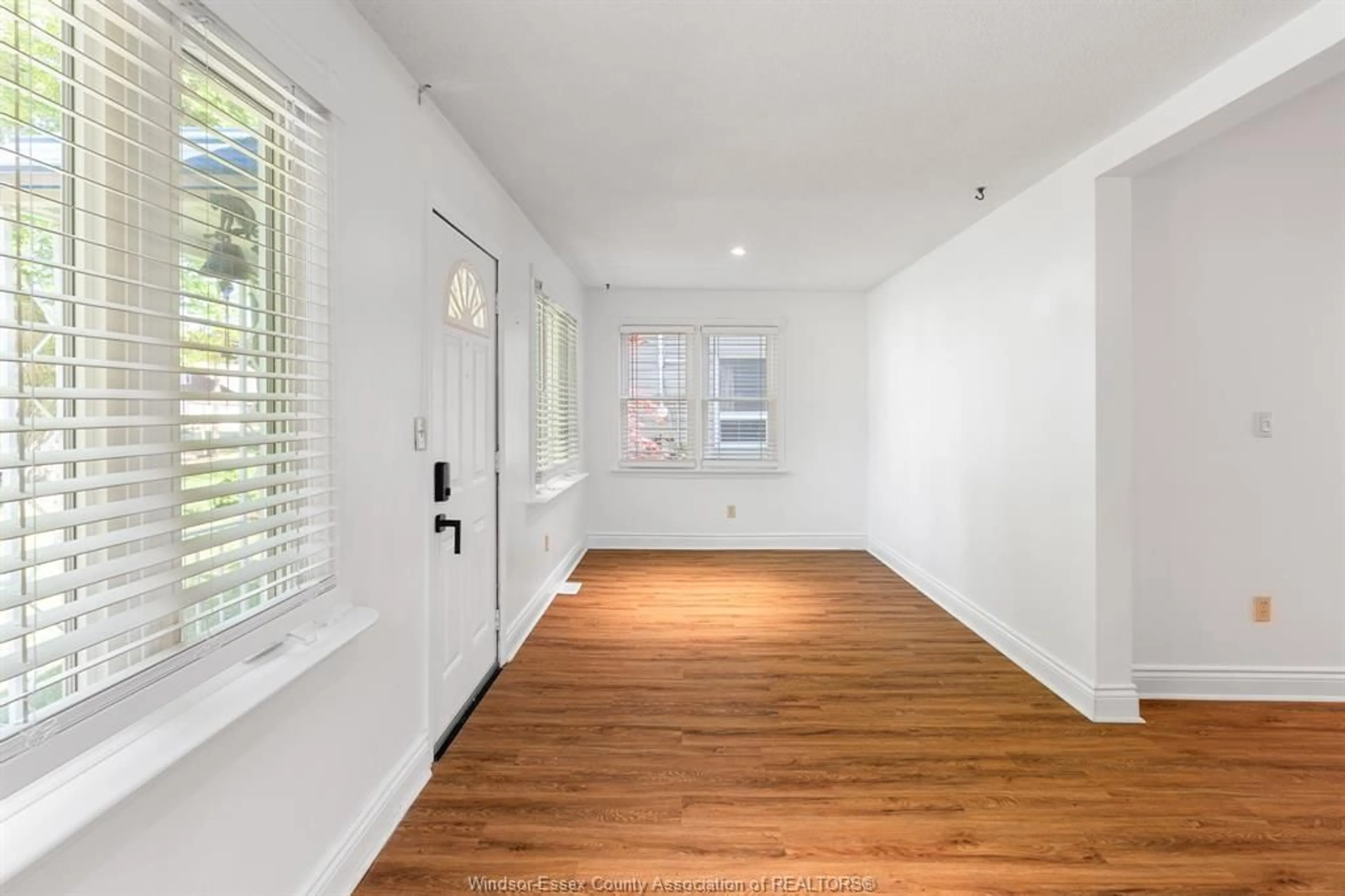 Indoor entryway for 440 Jackson, Harrow Ontario N0R 1G0