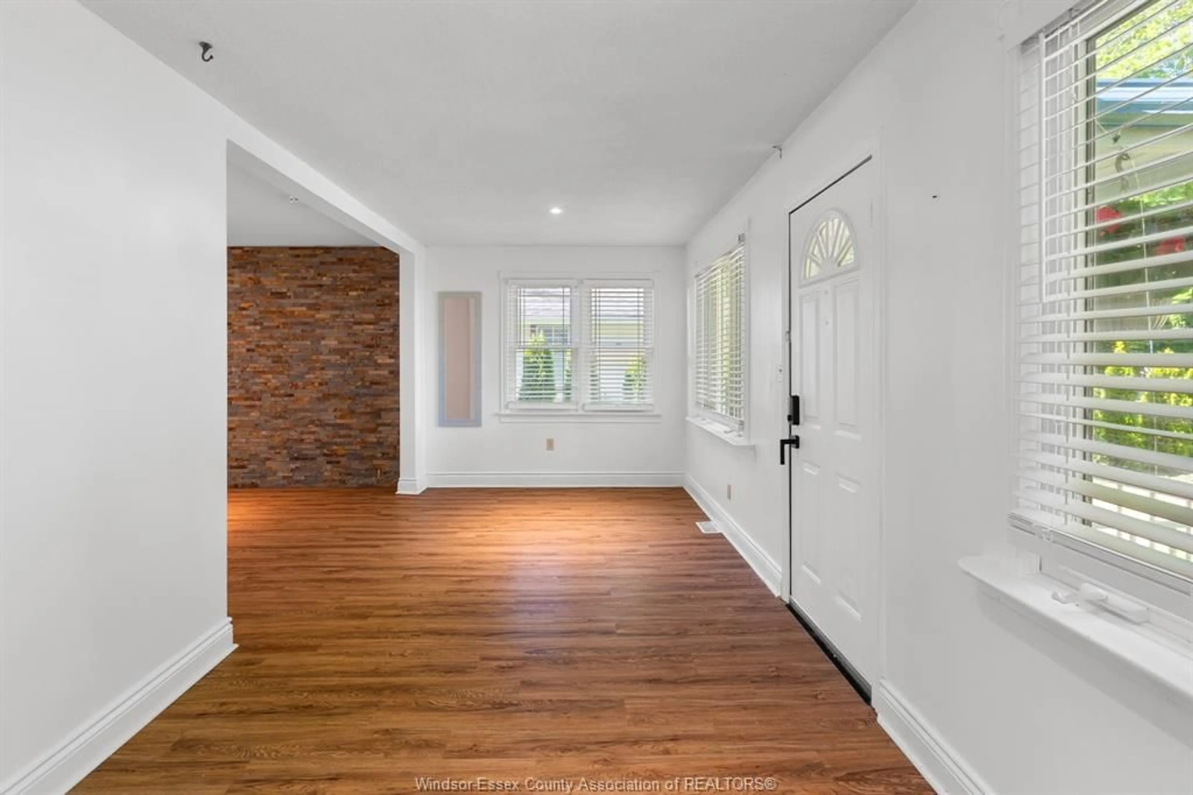 Indoor entryway for 440 Jackson, Harrow Ontario N0R 1G0