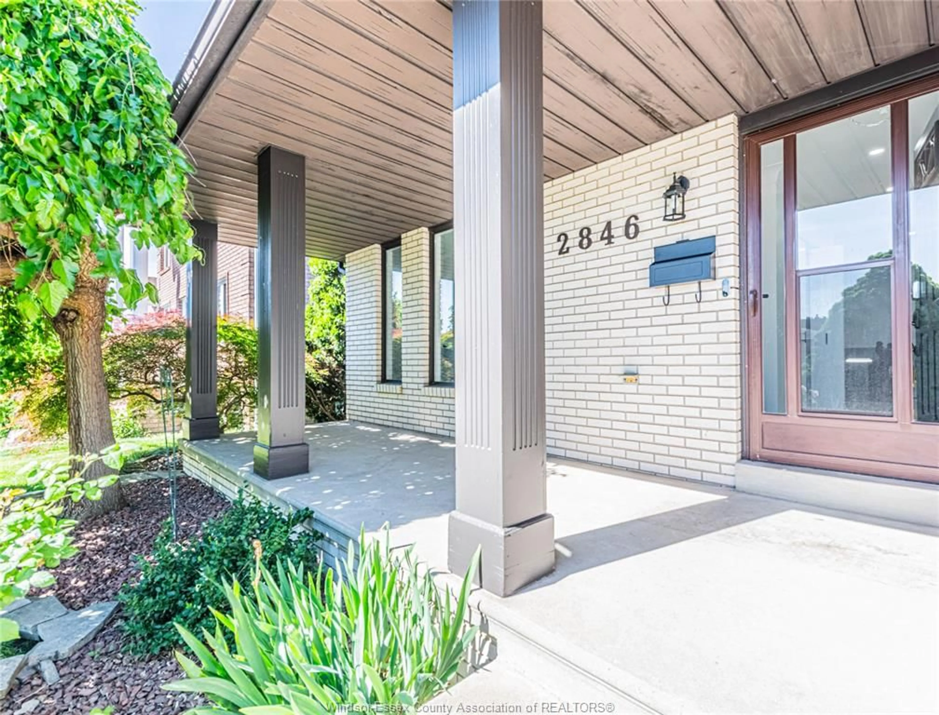 Indoor foyer for 2846 NORTHWAY, Windsor Ontario N9E 2K3