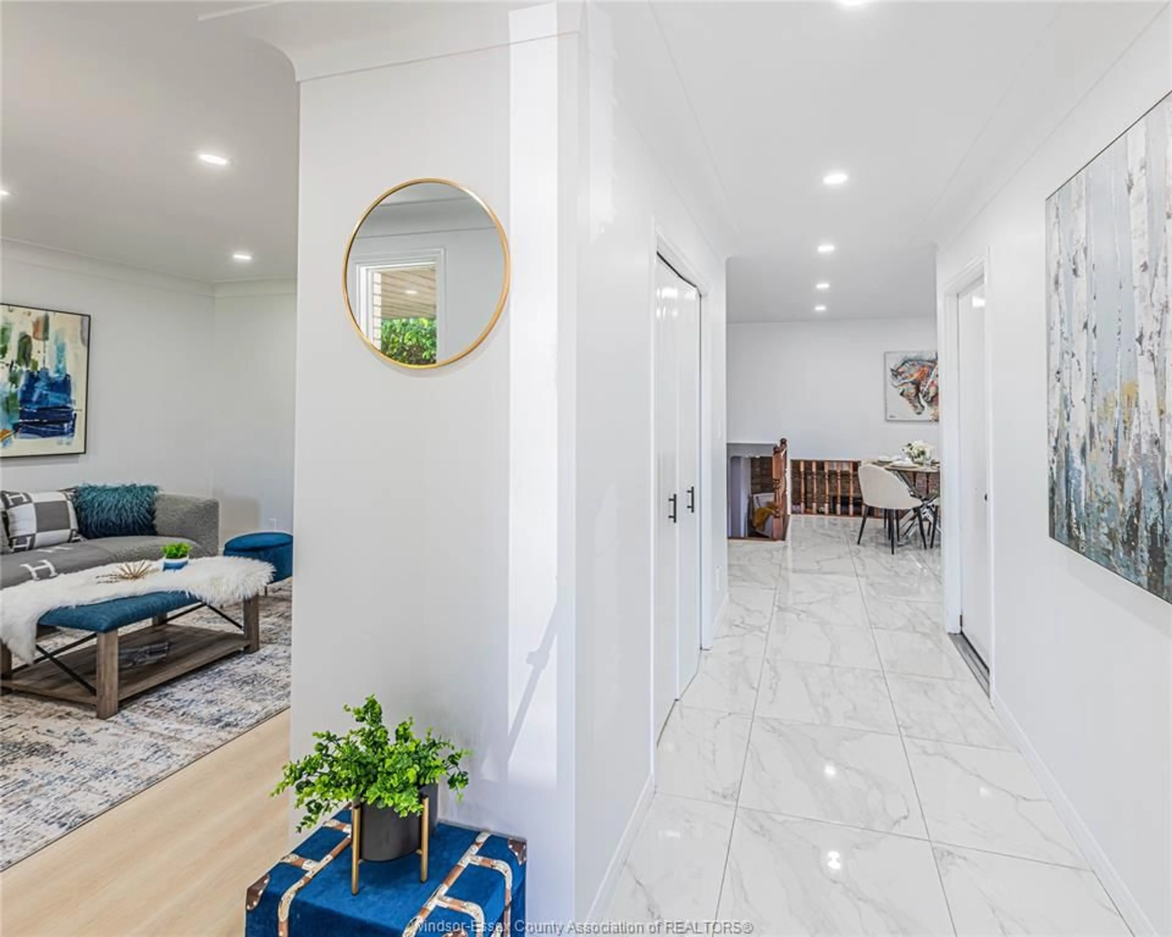 Indoor entryway for 2846 NORTHWAY, Windsor Ontario N9E 2K3