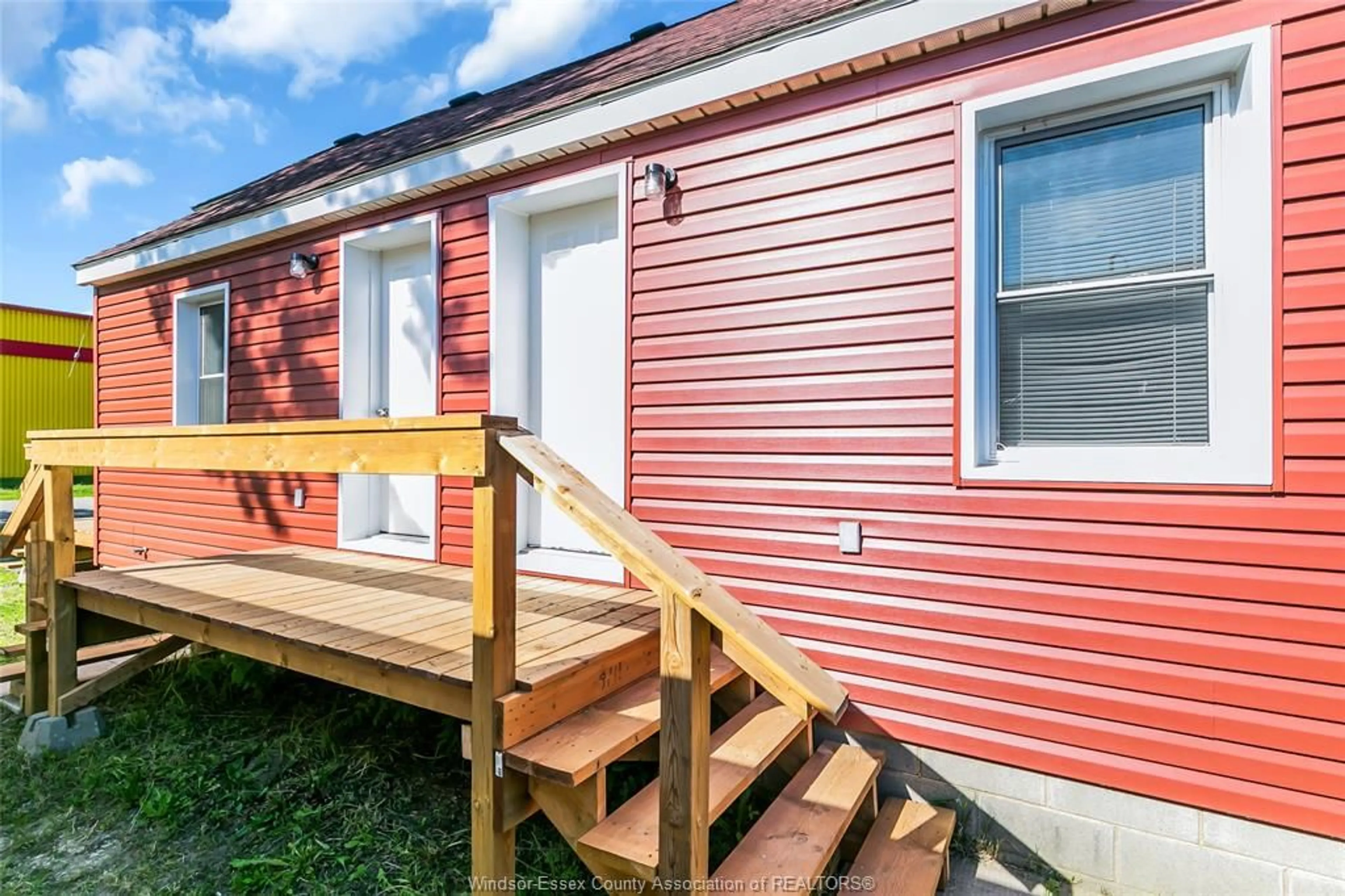 Unknown for 551 HILDEGARDE St, Windsor Ontario N8X 2Z4