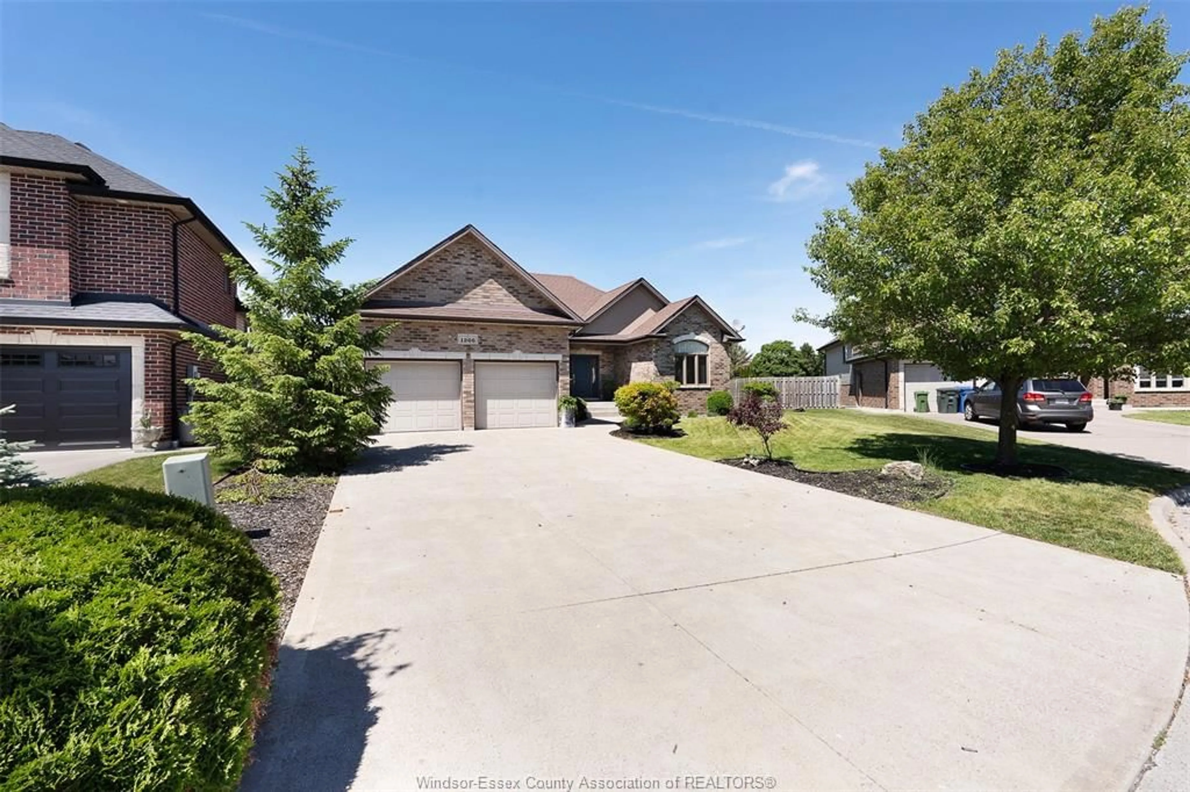 A pic from outside/outdoor area/front of a property/back of a property/a pic from drone, street for 1266 DEER RUN Trail, Lakeshore Ontario N8L 0S8