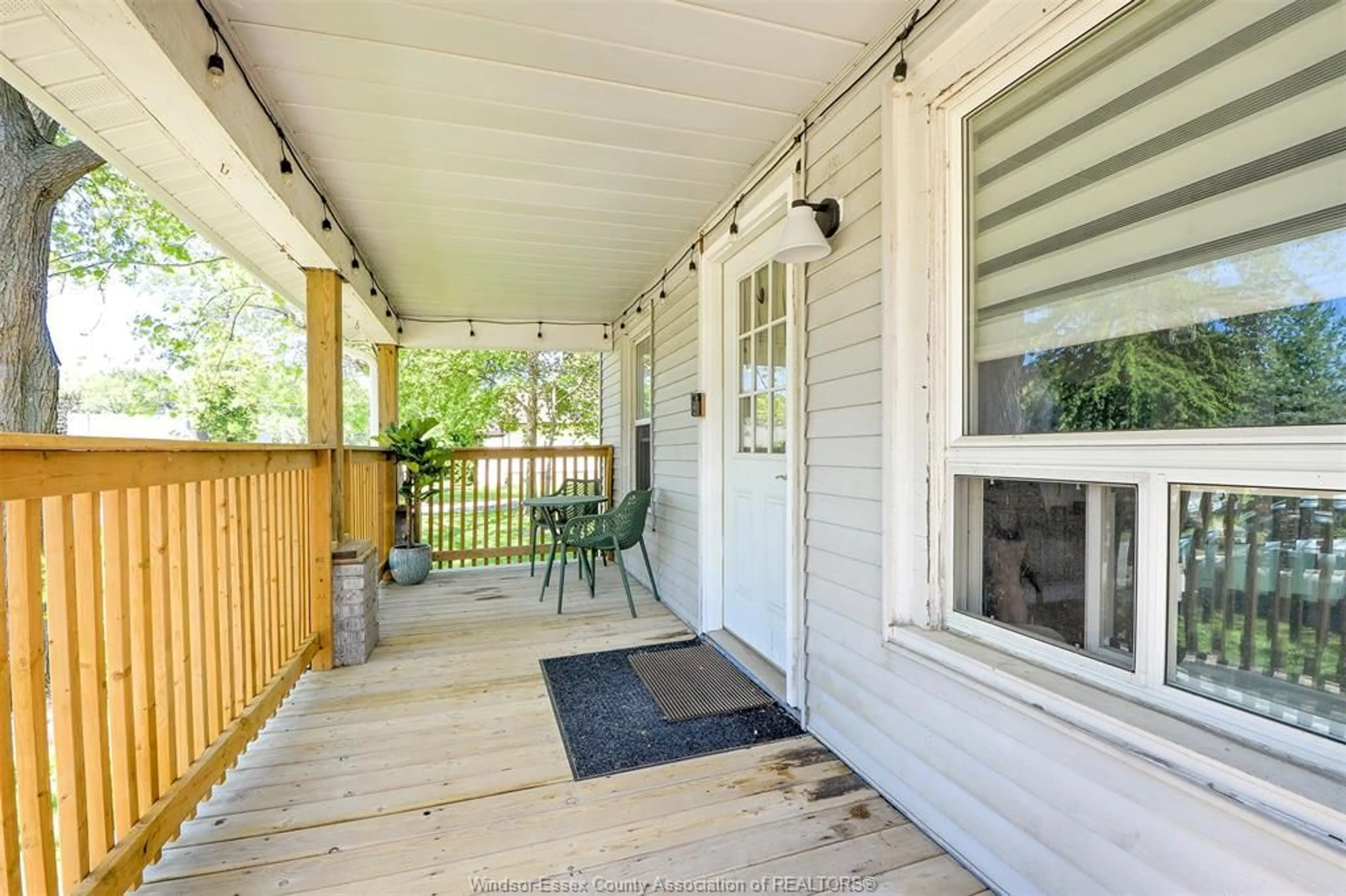 Patio, street for 135 MAPLE, LaSalle Ontario N9J 1N7