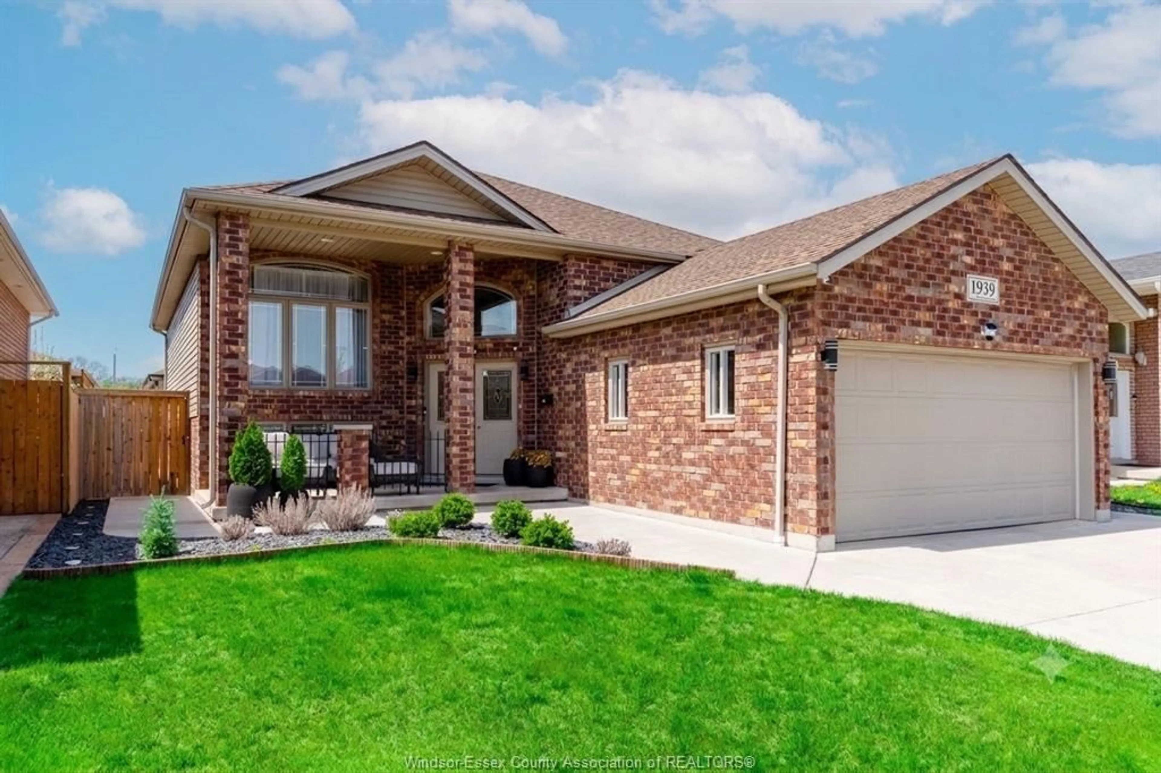 Unknown for 1939 EVERTS Ave, Windsor Ontario N9B 0B6