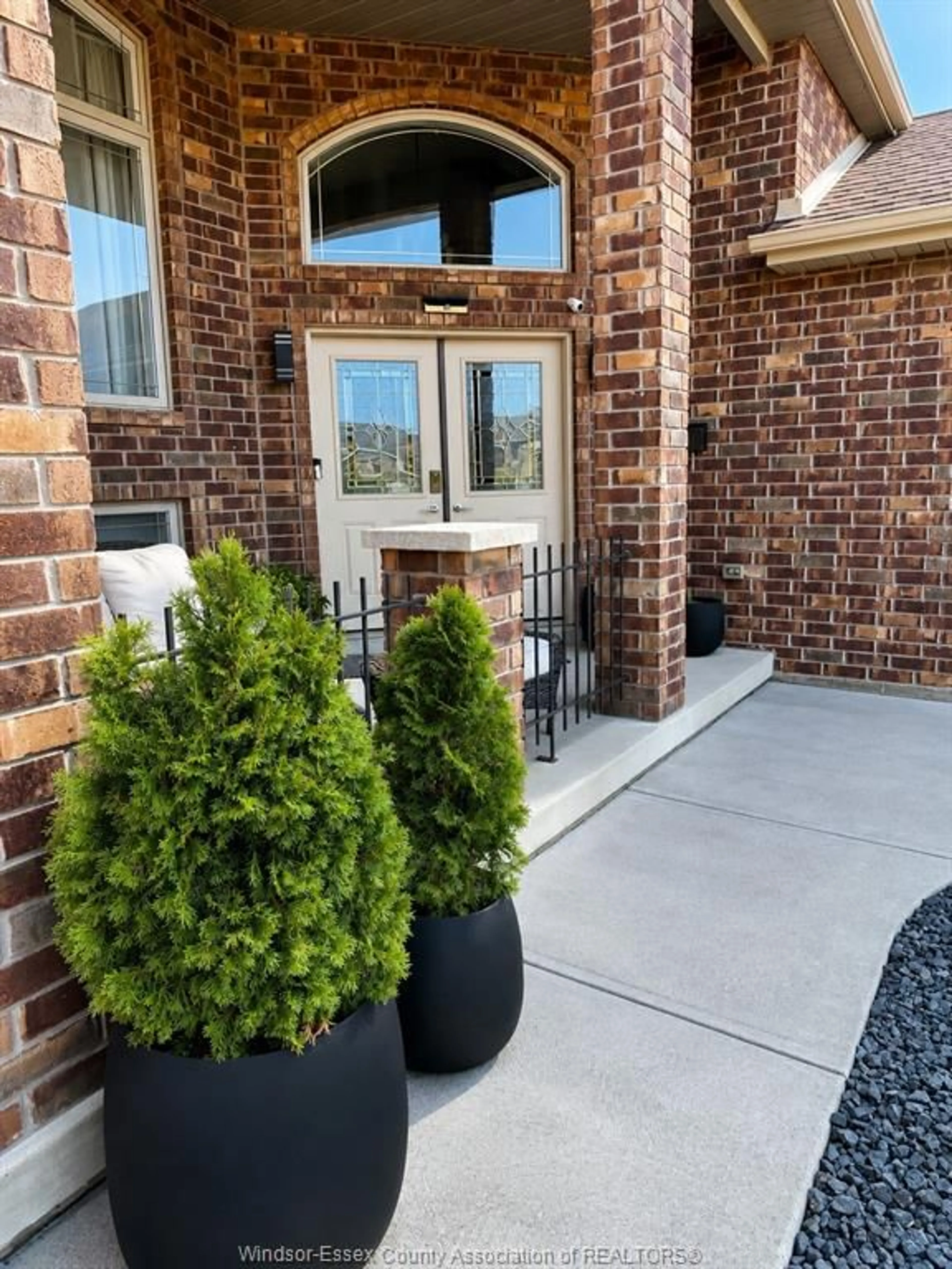 Unknown for 1939 EVERTS Ave, Windsor Ontario N9B 0B6