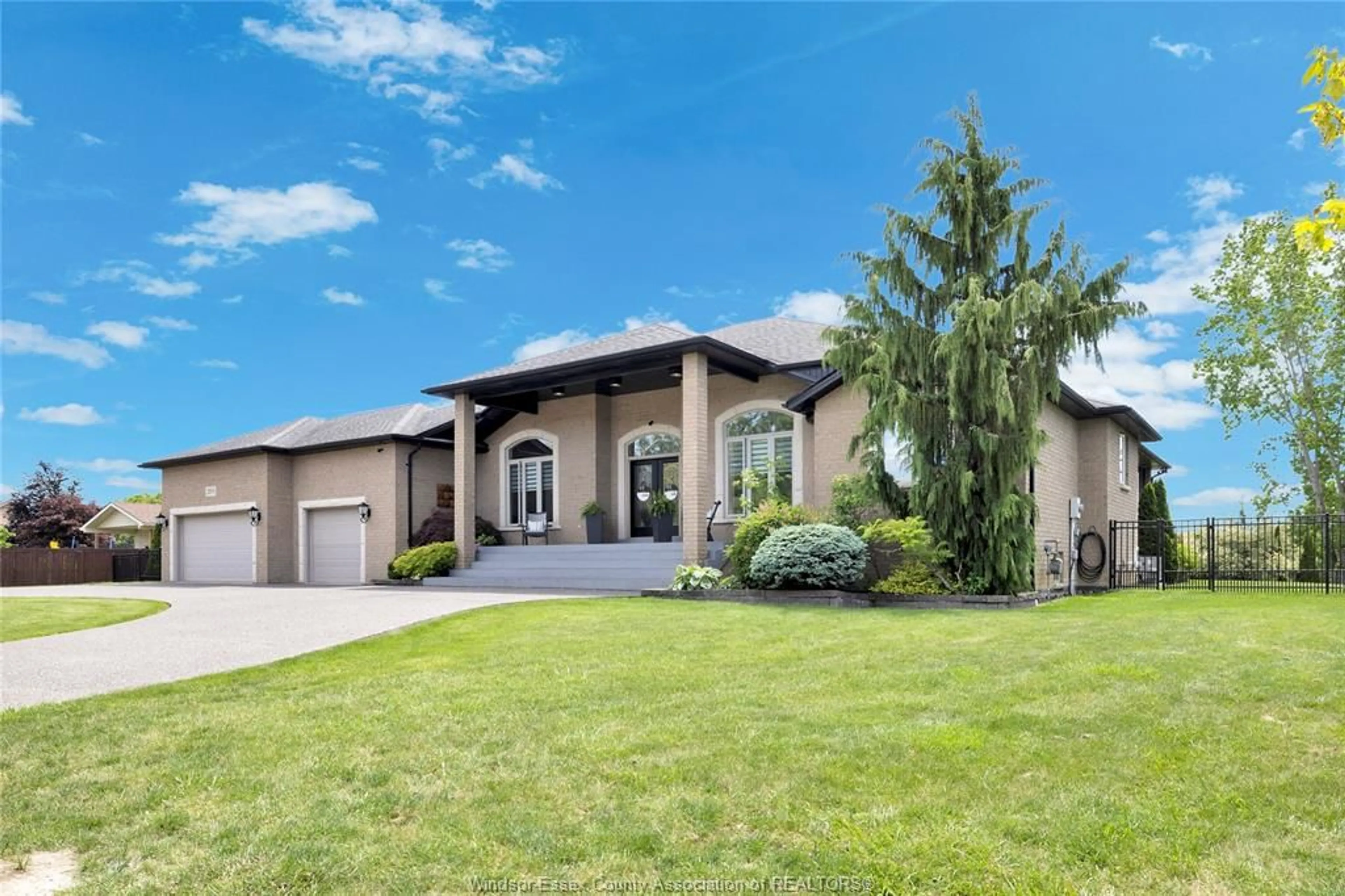 Unknown for 2895 PICCADILLY Ave, Tecumseh Ontario N0R 1L0
