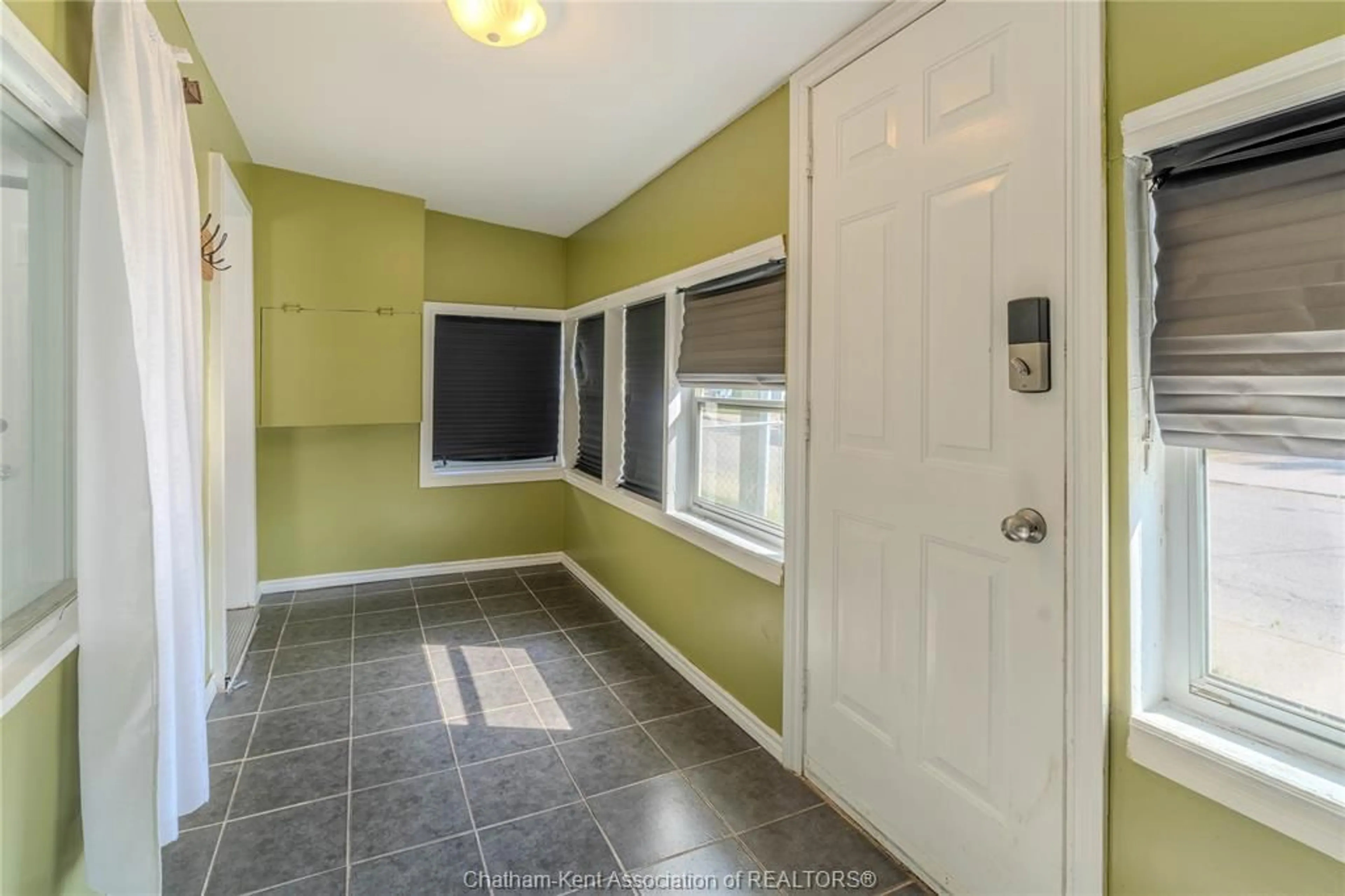 Unknown for 32 Degge St, Chatham Ontario N7M 4X2