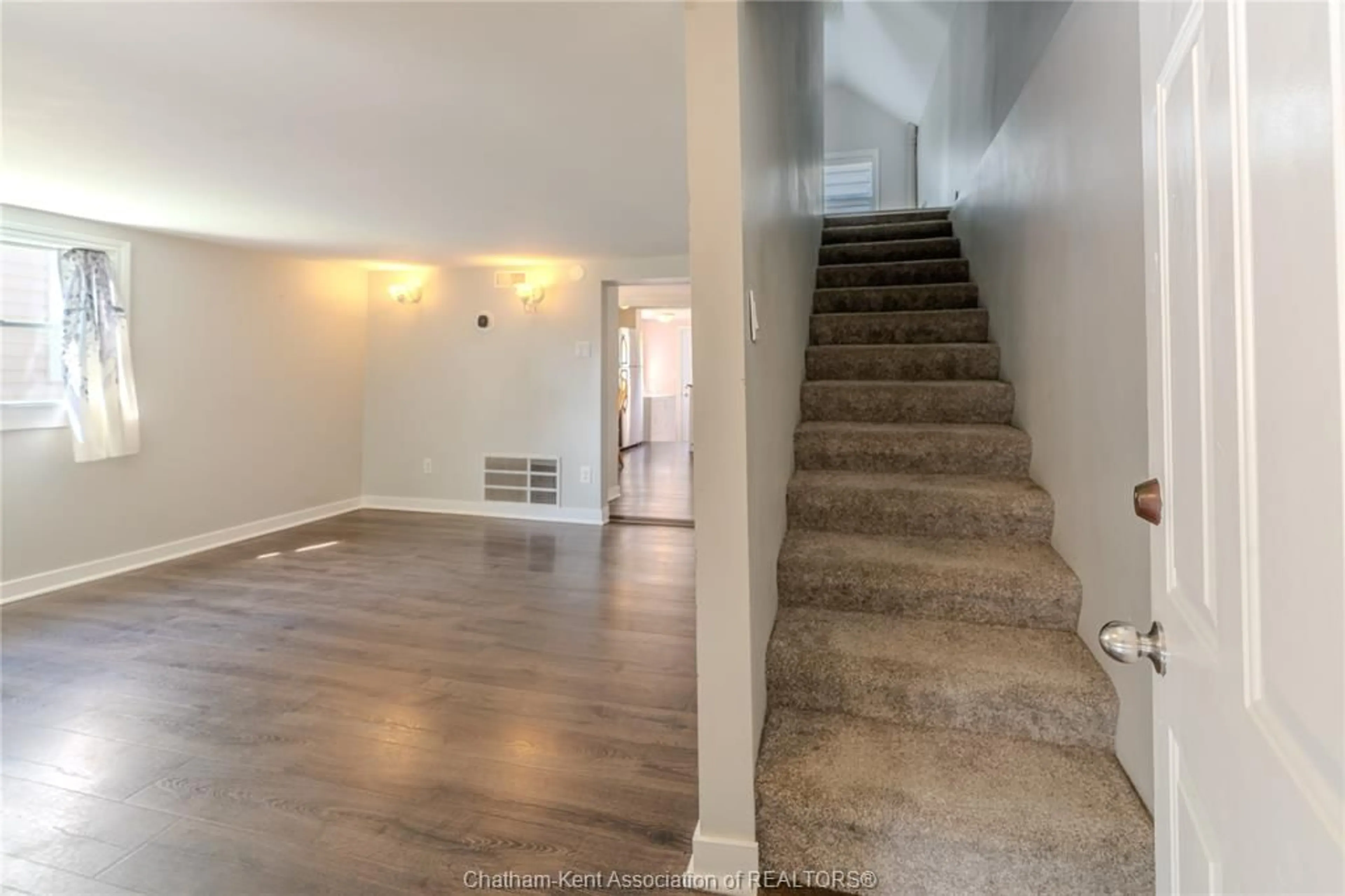 Unknown for 32 Degge St, Chatham Ontario N7M 4X2