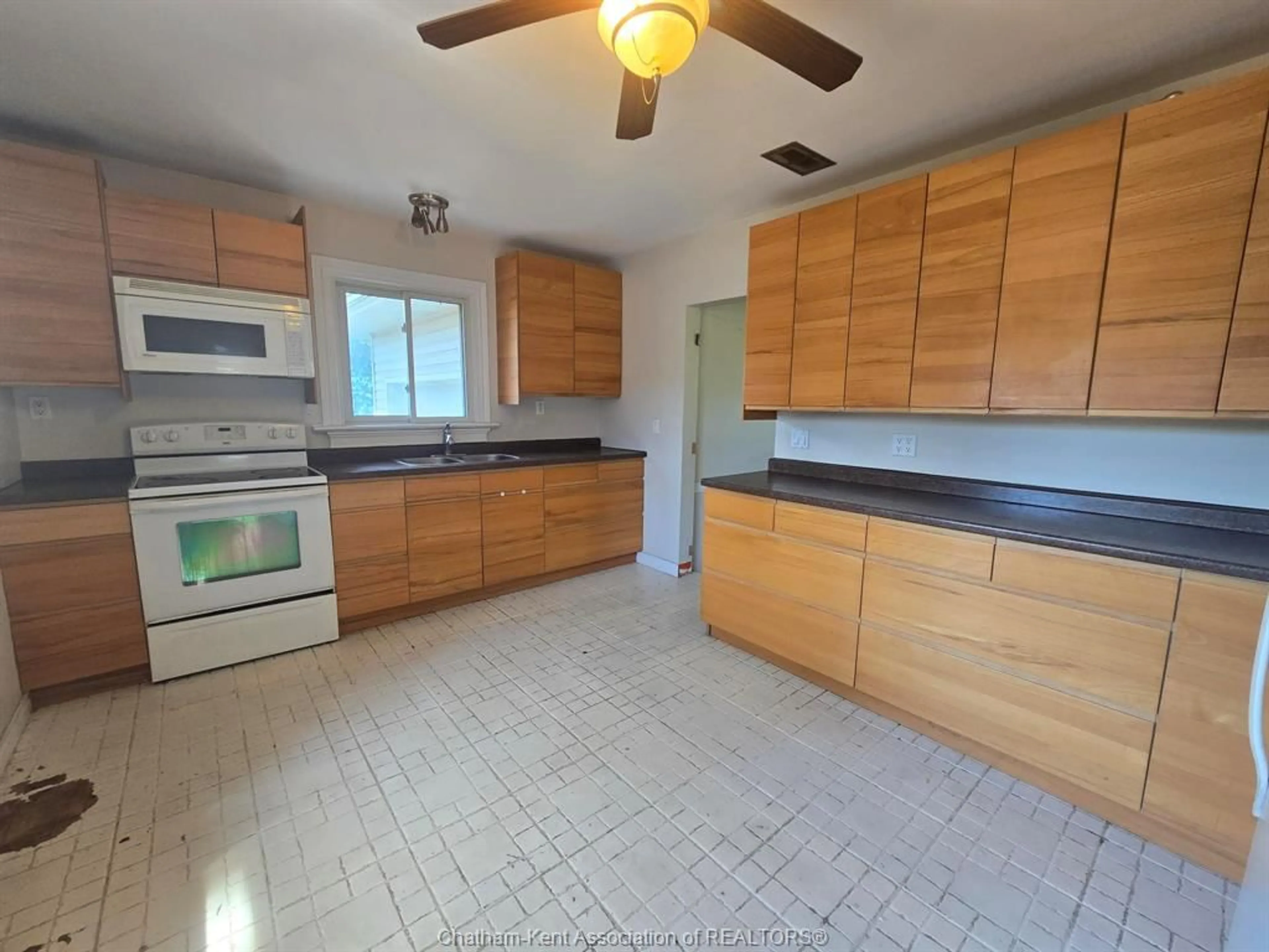 Unknown for 1 GREGORY Dr, Chatham Ontario N7L 2R2