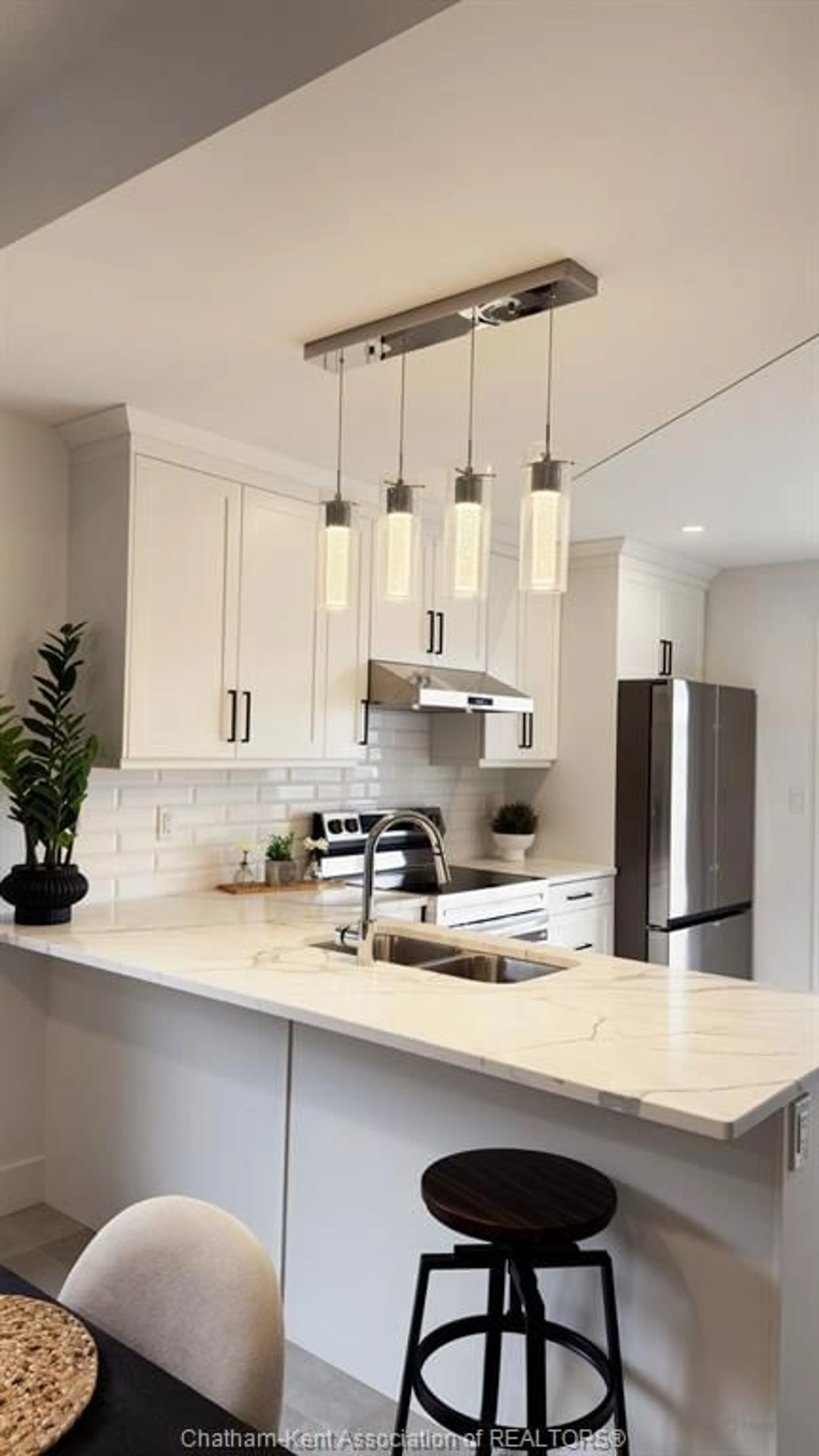 Contemporary kitchen, unknown for 608 INDIAN CREEK Rd, Chatham Ontario N7M 5J5