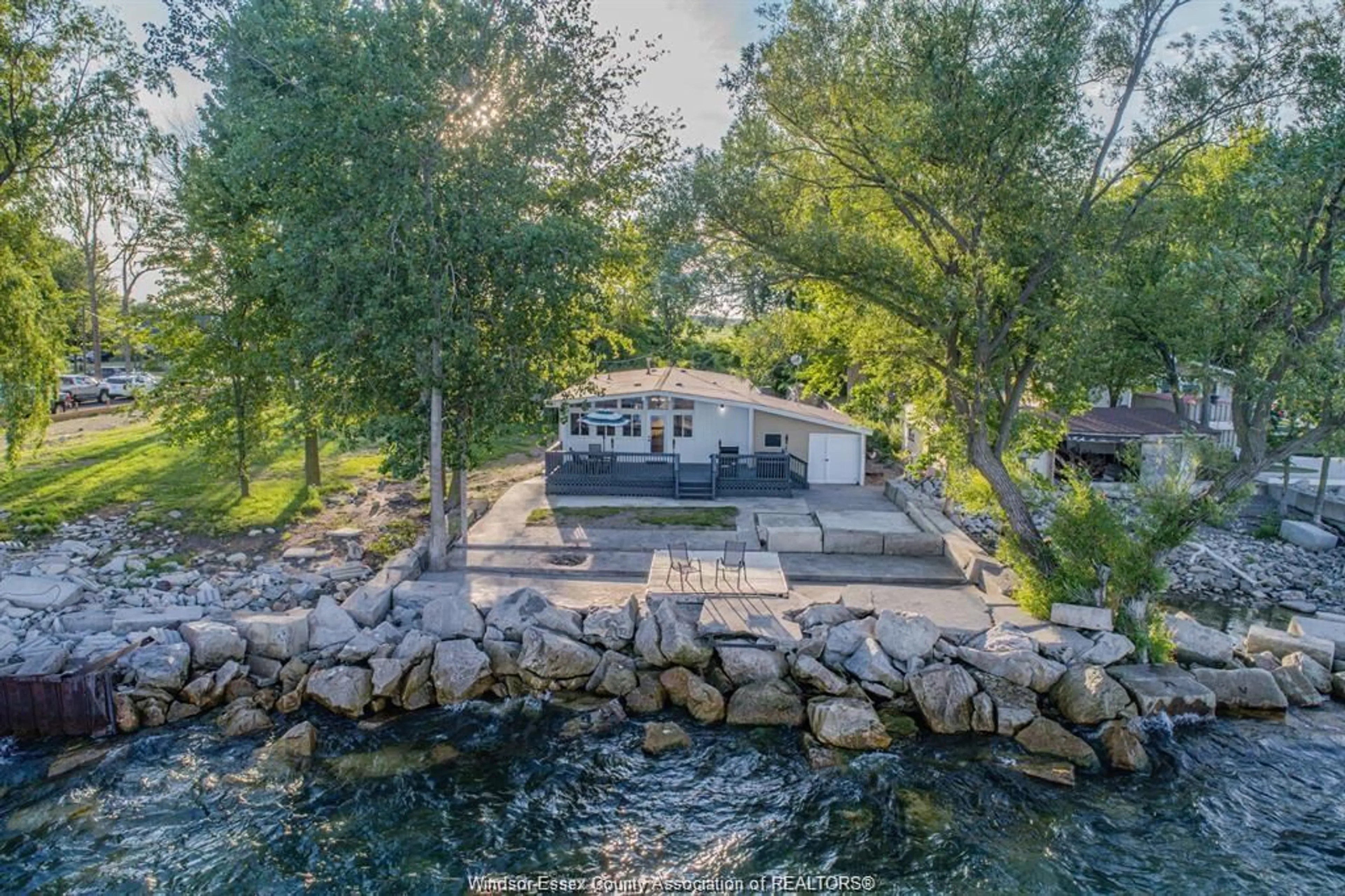 A pic from outside/outdoor area/front of a property/back of a property/a pic from drone, water/lake/river/ocean view for 262 COTTERIE PARK, Leamington Ontario N0P 2P0