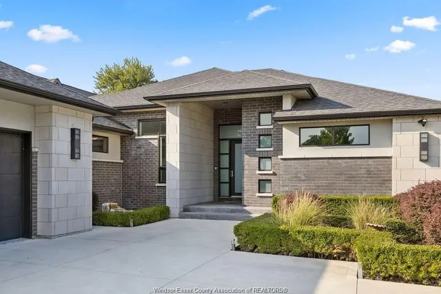 371 CHARRON BEACH, Lakeshore 2