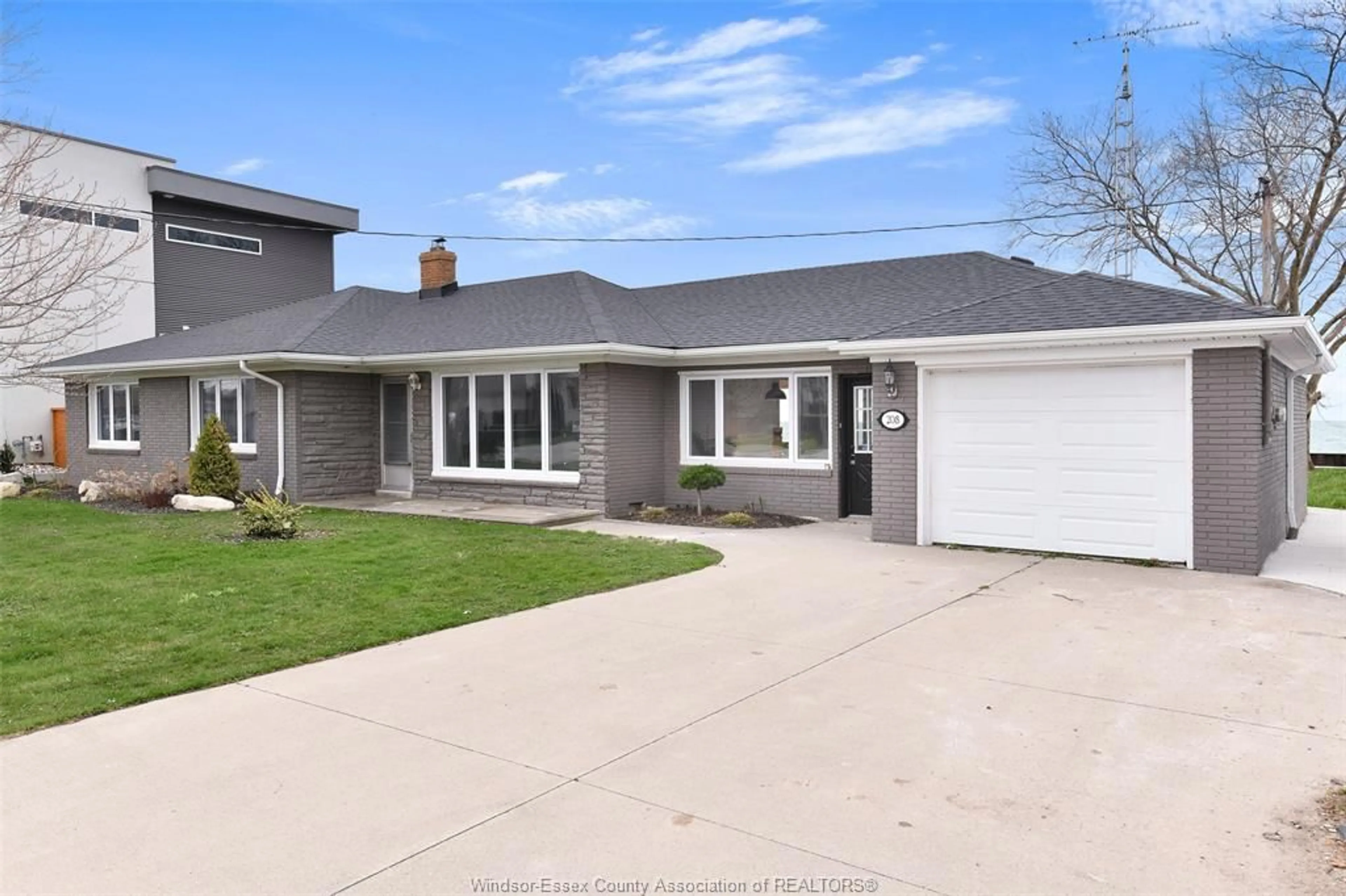 Home with vinyl exterior material, street for 208 ROBSON Rd, Leamington Ontario N8H 5R2
