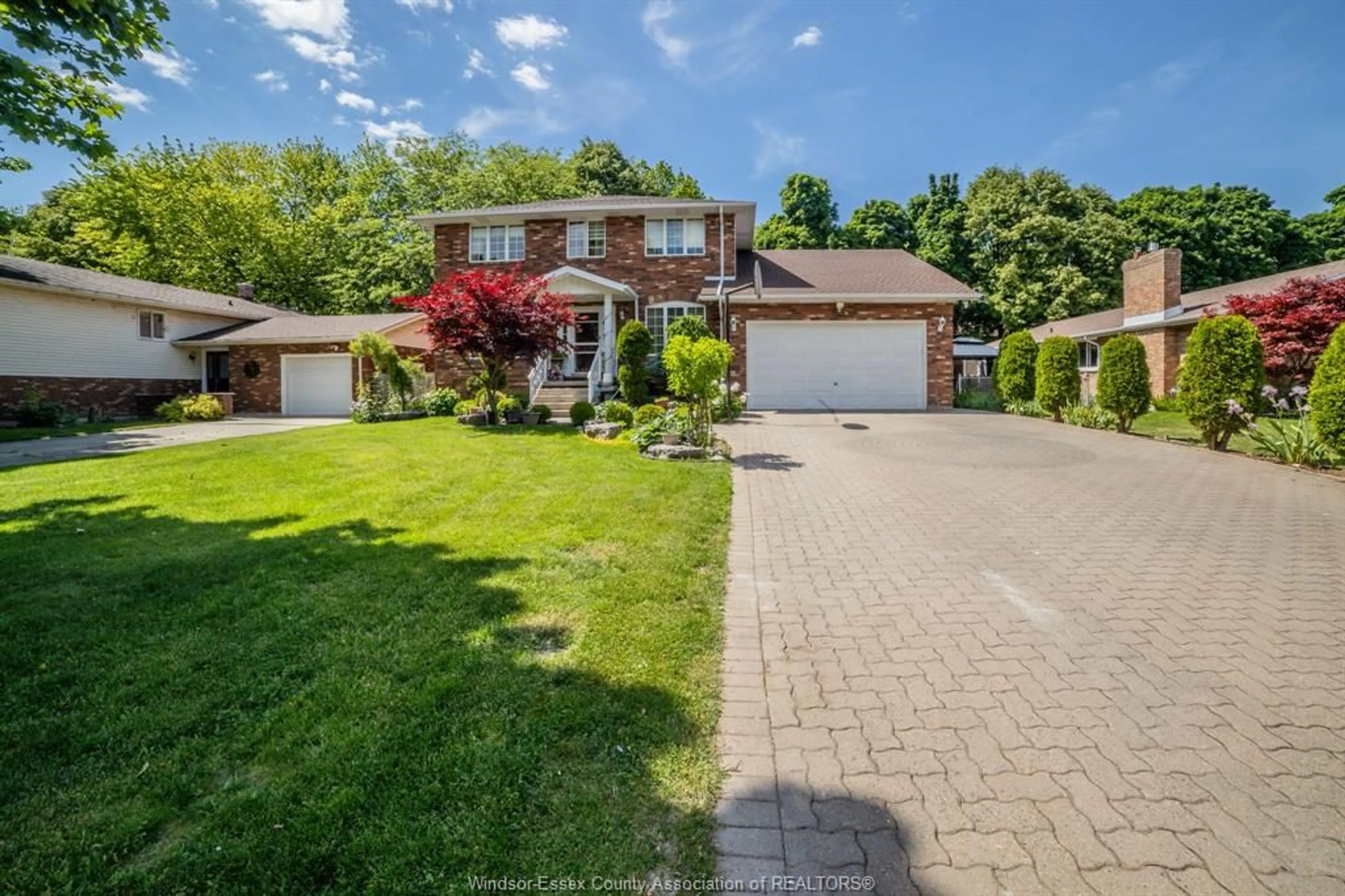 A pic from outside/outdoor area/front of a property/back of a property/a pic from drone, street for 148 TECUMSEH Rd, Chatham Ontario N7M 5Y8