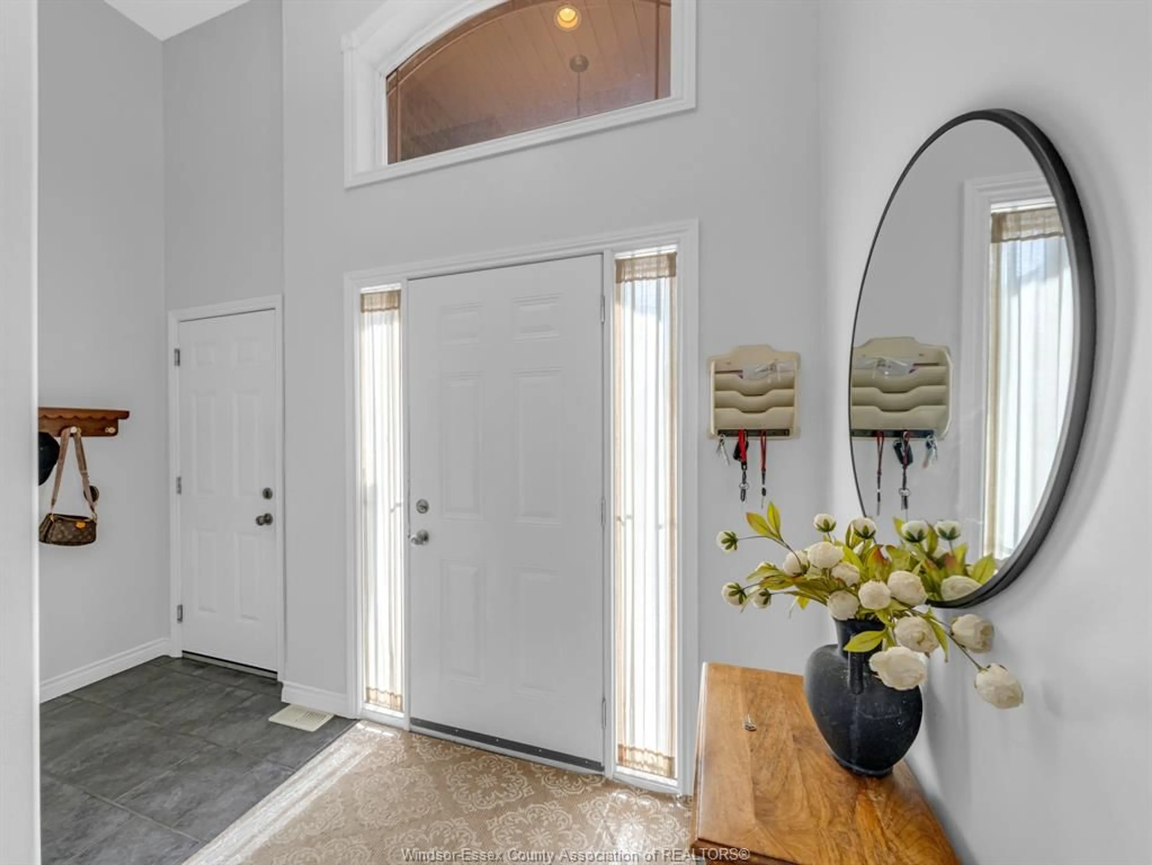 Indoor entryway for 3040 TROUP Cres, Windsor Ontario N8R 0A5