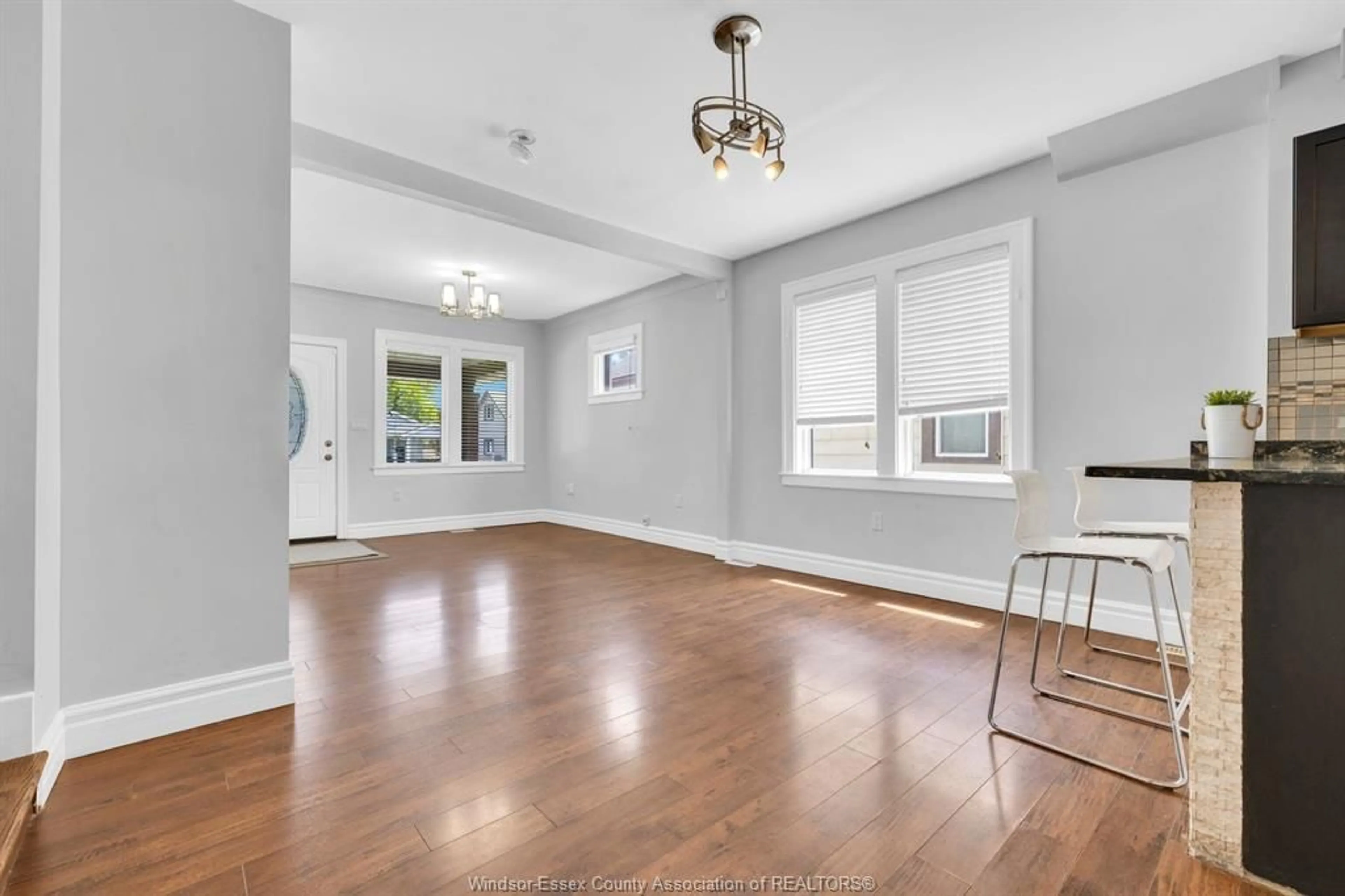A pic of a room for 1341 McKay, Windsor Ontario N9B 2B1
