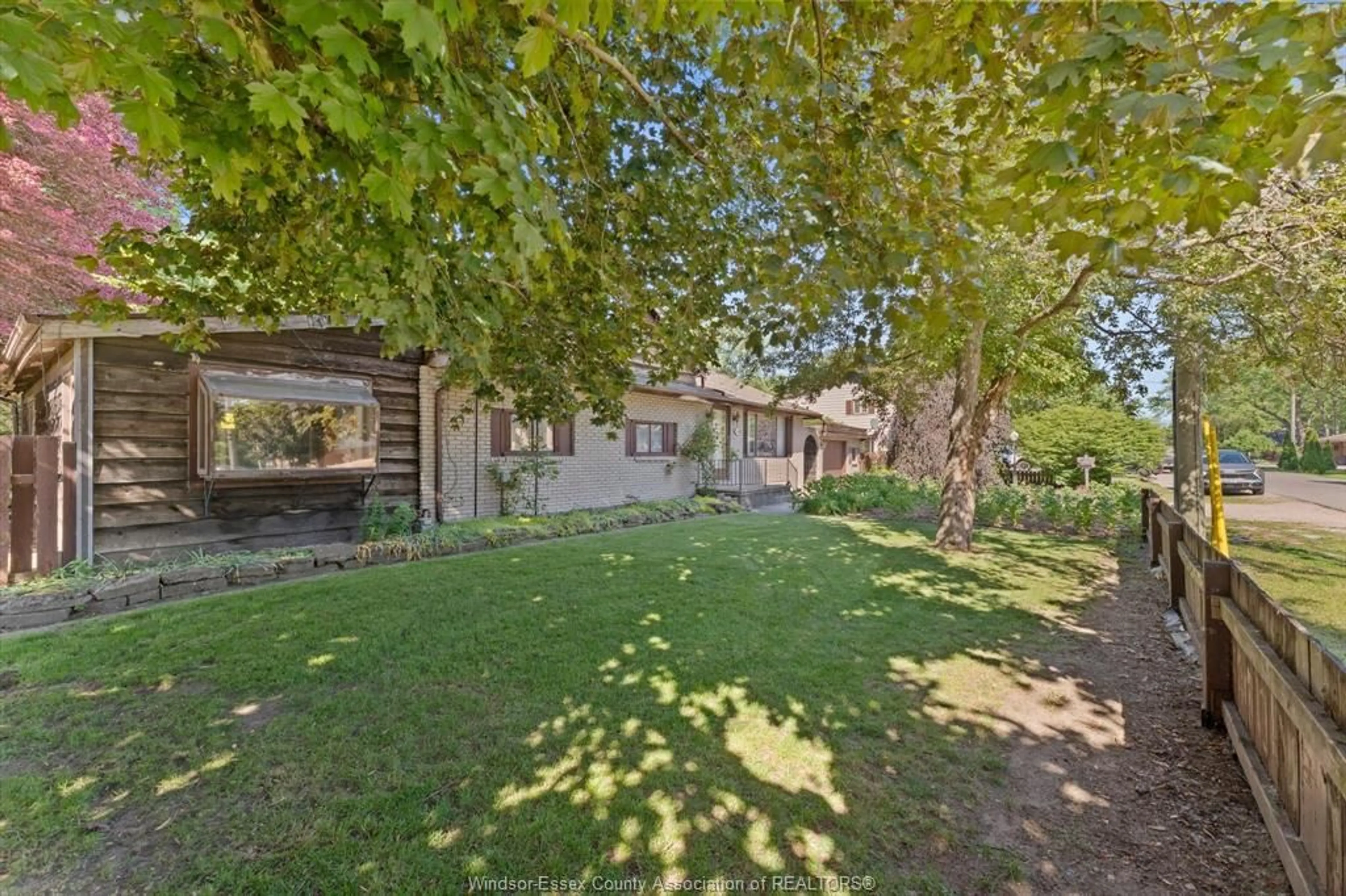 A pic from outside/outdoor area/front of a property/back of a property/a pic from drone, unknown for 310 RIVER Ave, LaSalle Ontario N9J 1A2
