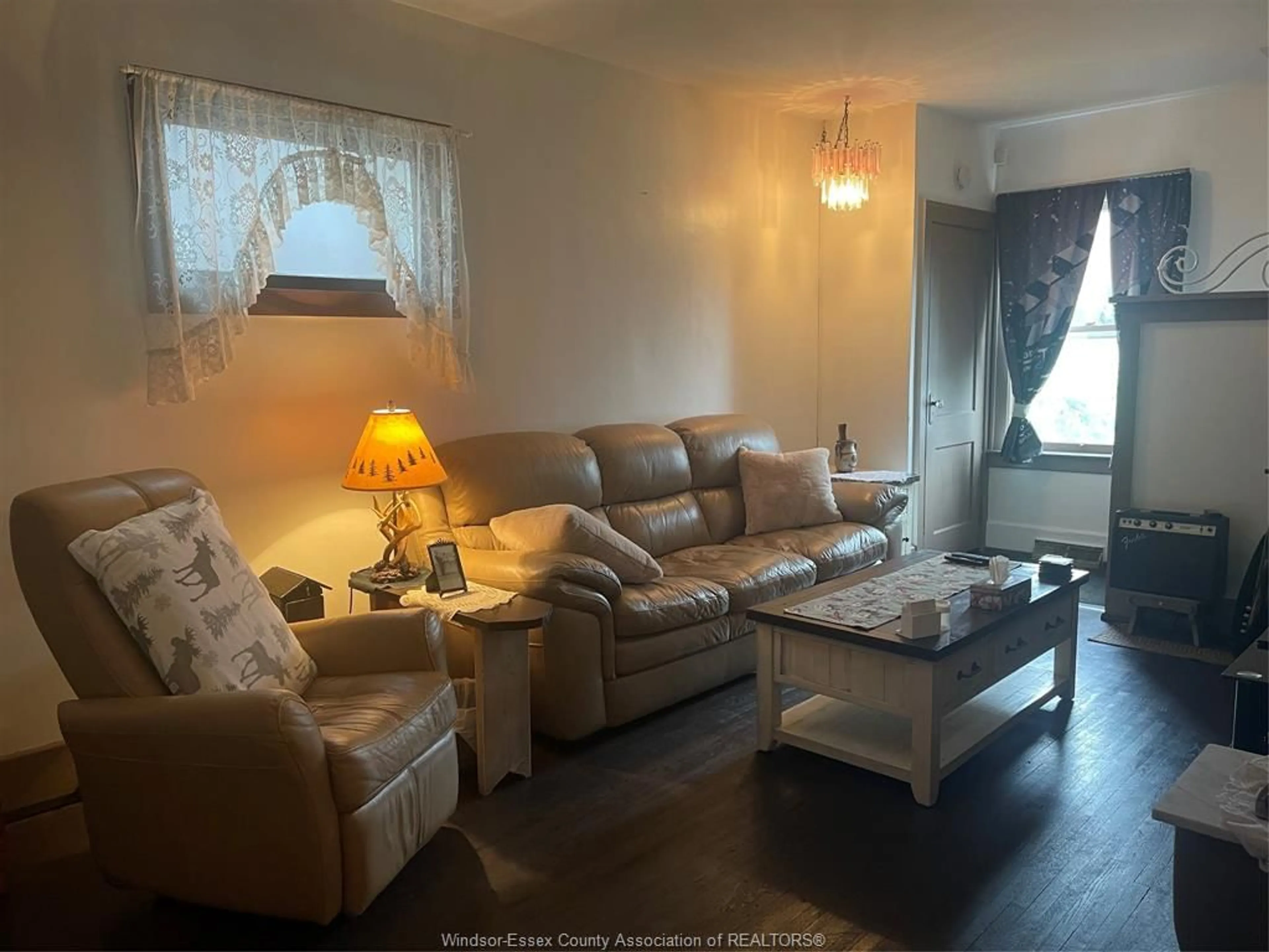 Living room with furniture, wood/laminate floor for 382 PINE St, Windsor Ontario N9A 6E2