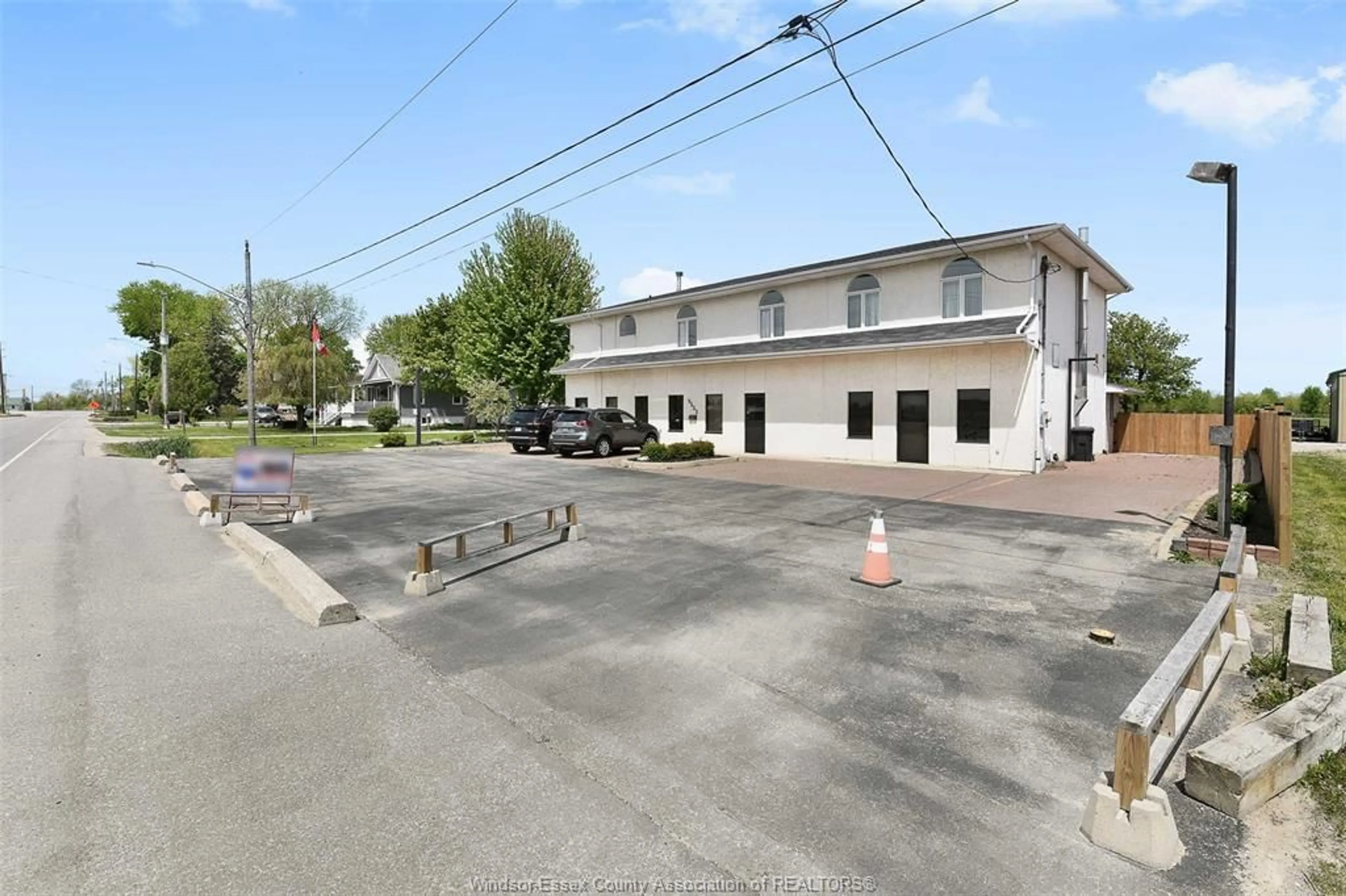A pic from outside/outdoor area/front of a property/back of a property/a pic from drone, unknown for 9553 MALDEN Rd, LaSalle Ontario N9J 2W5