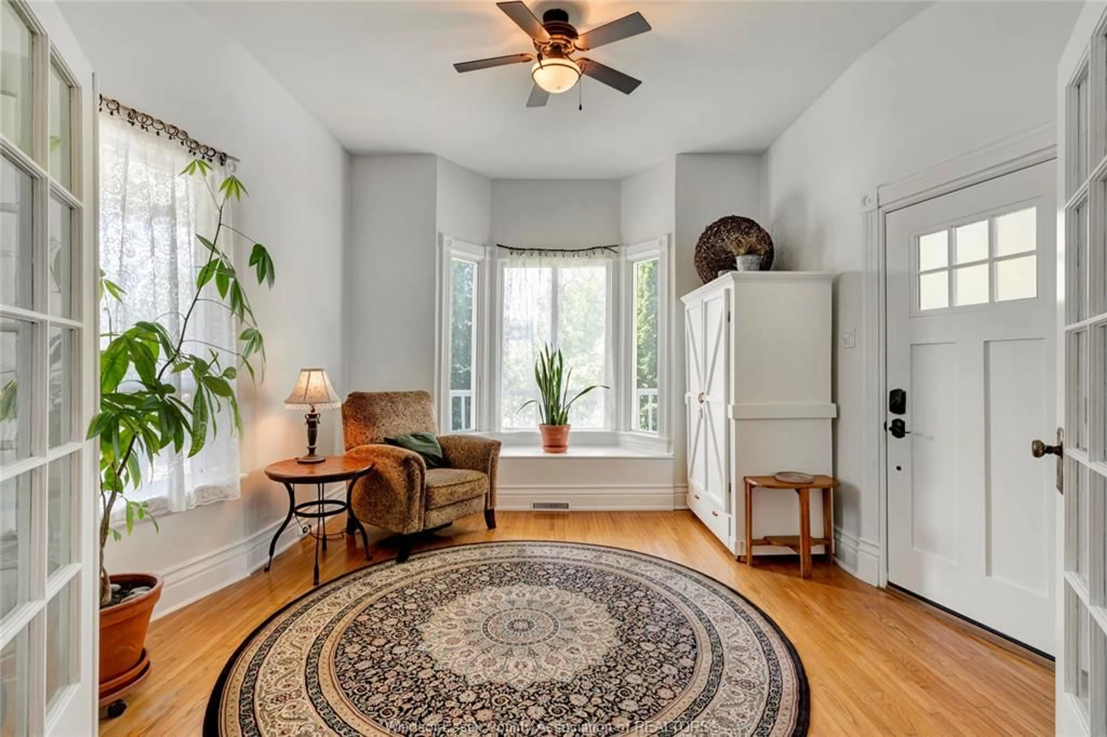 Indoor entryway for 235 DIVISION St, Kingsville Ontario N9Y 1R5