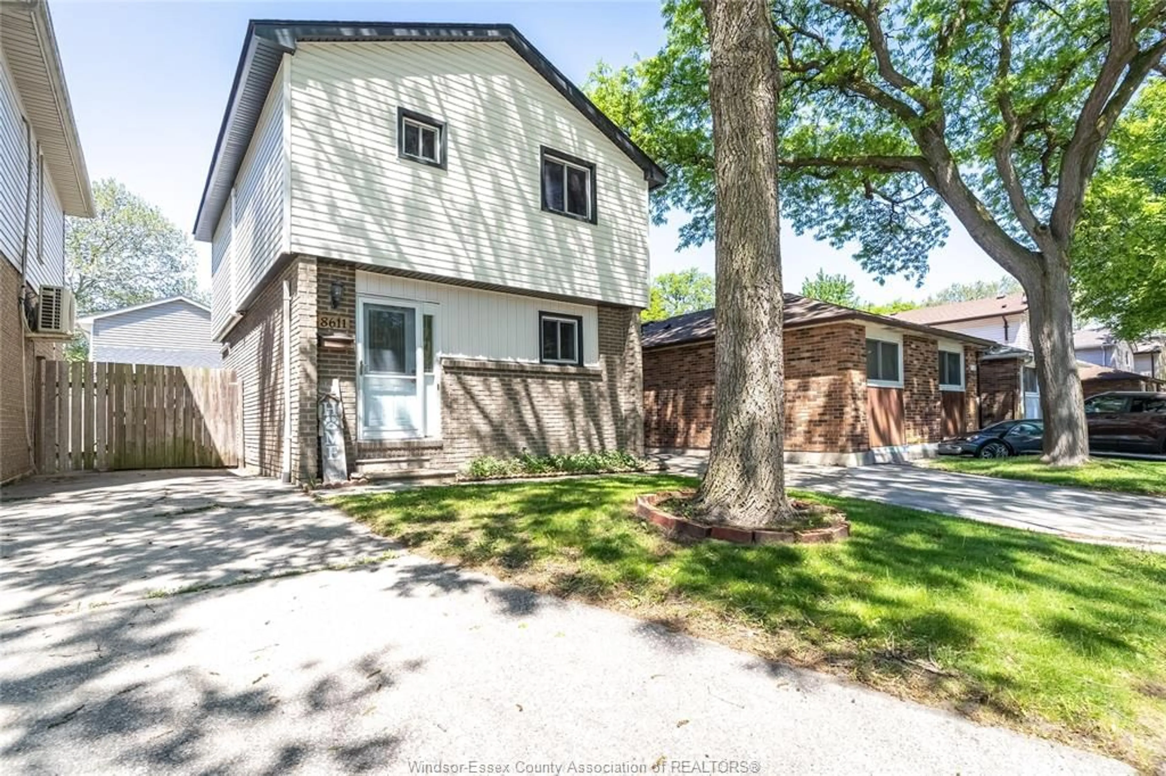 Unknown for 8611 DARLINGTON, Windsor Ontario N8S 4M5