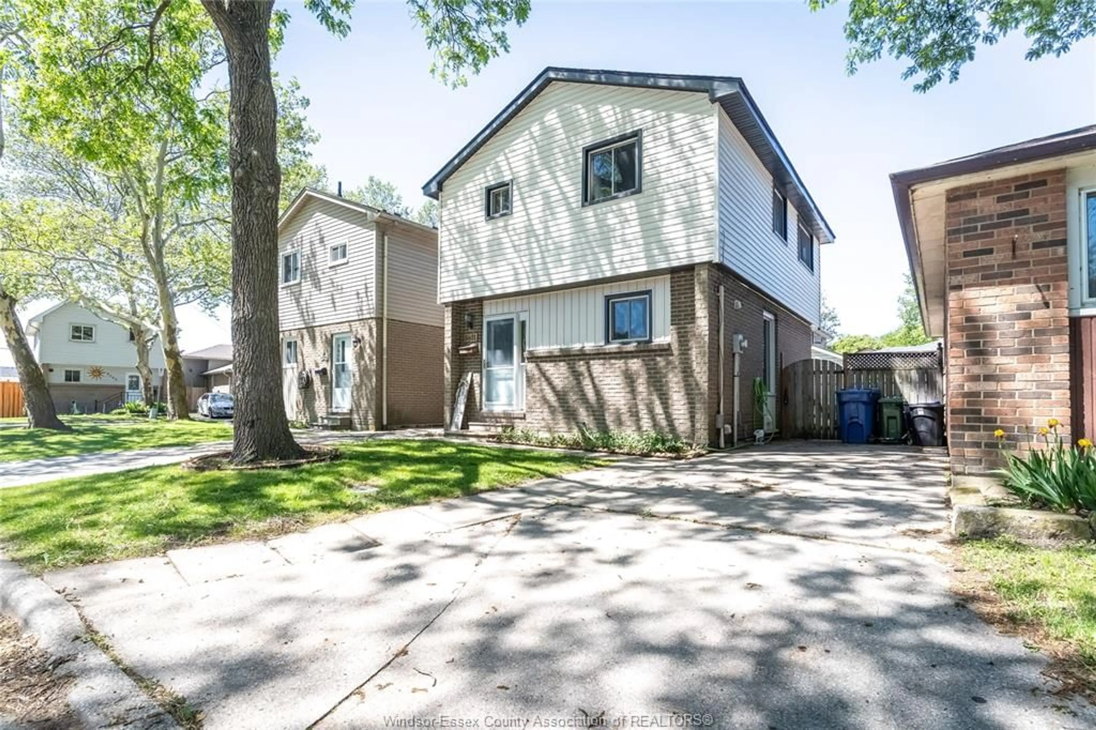 Unknown for 8611 DARLINGTON, Windsor Ontario N8S 4M5