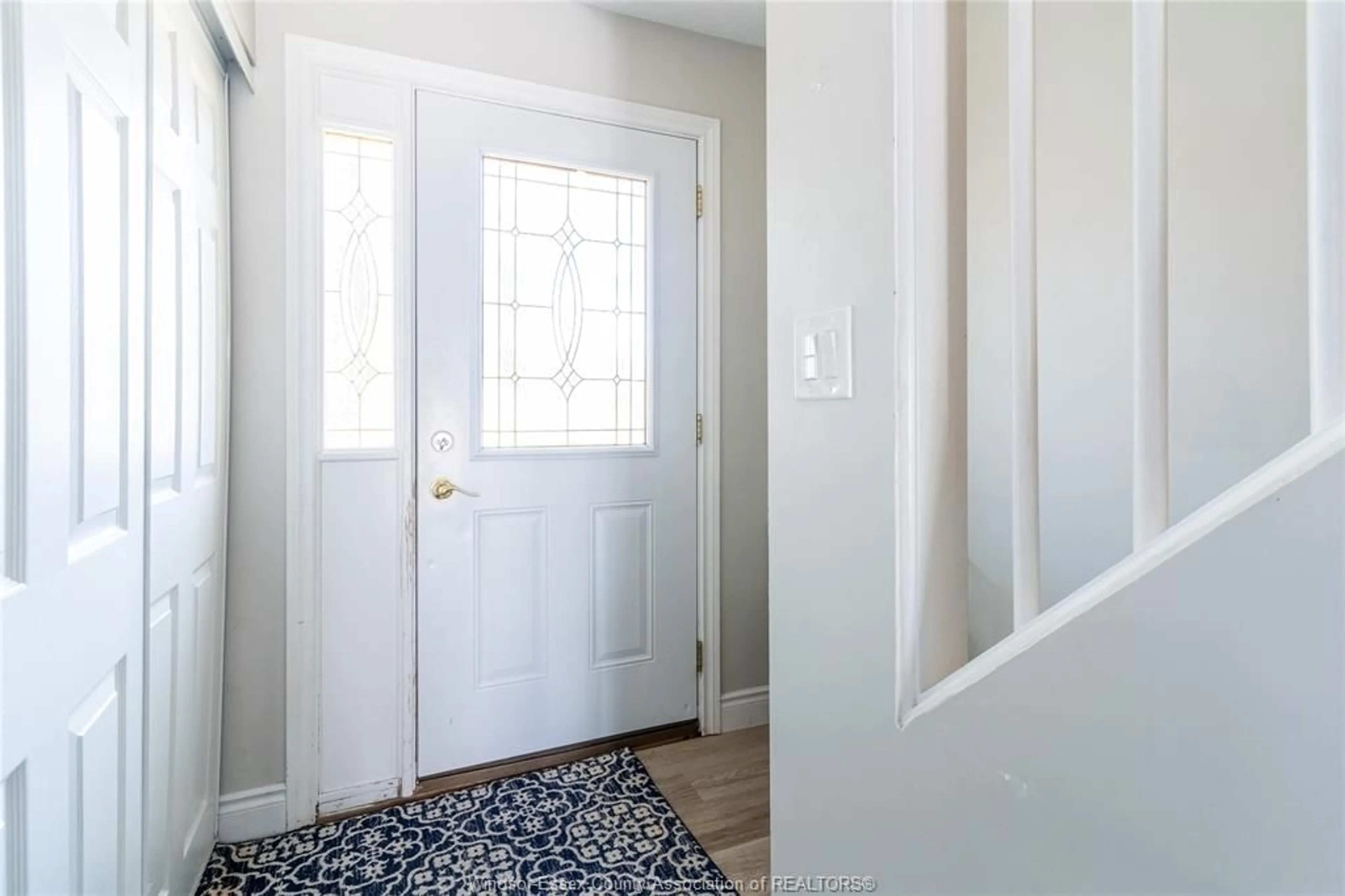 Indoor entryway for 8611 DARLINGTON, Windsor Ontario N8S 4M5