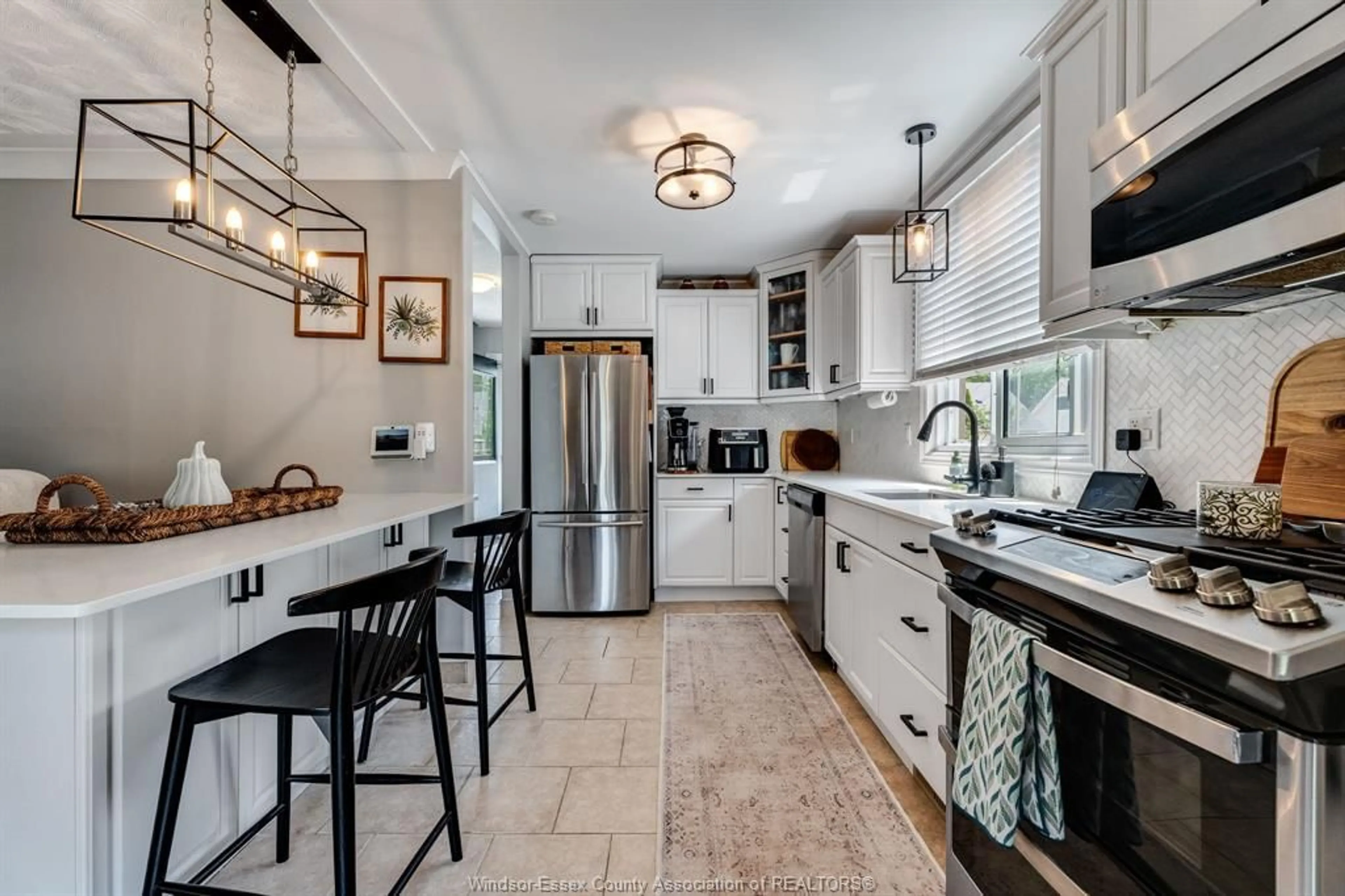 Open concept kitchen, ceramic/tile floor for 1910 Labadie Rd, Windsor Ontario N8W 4J9