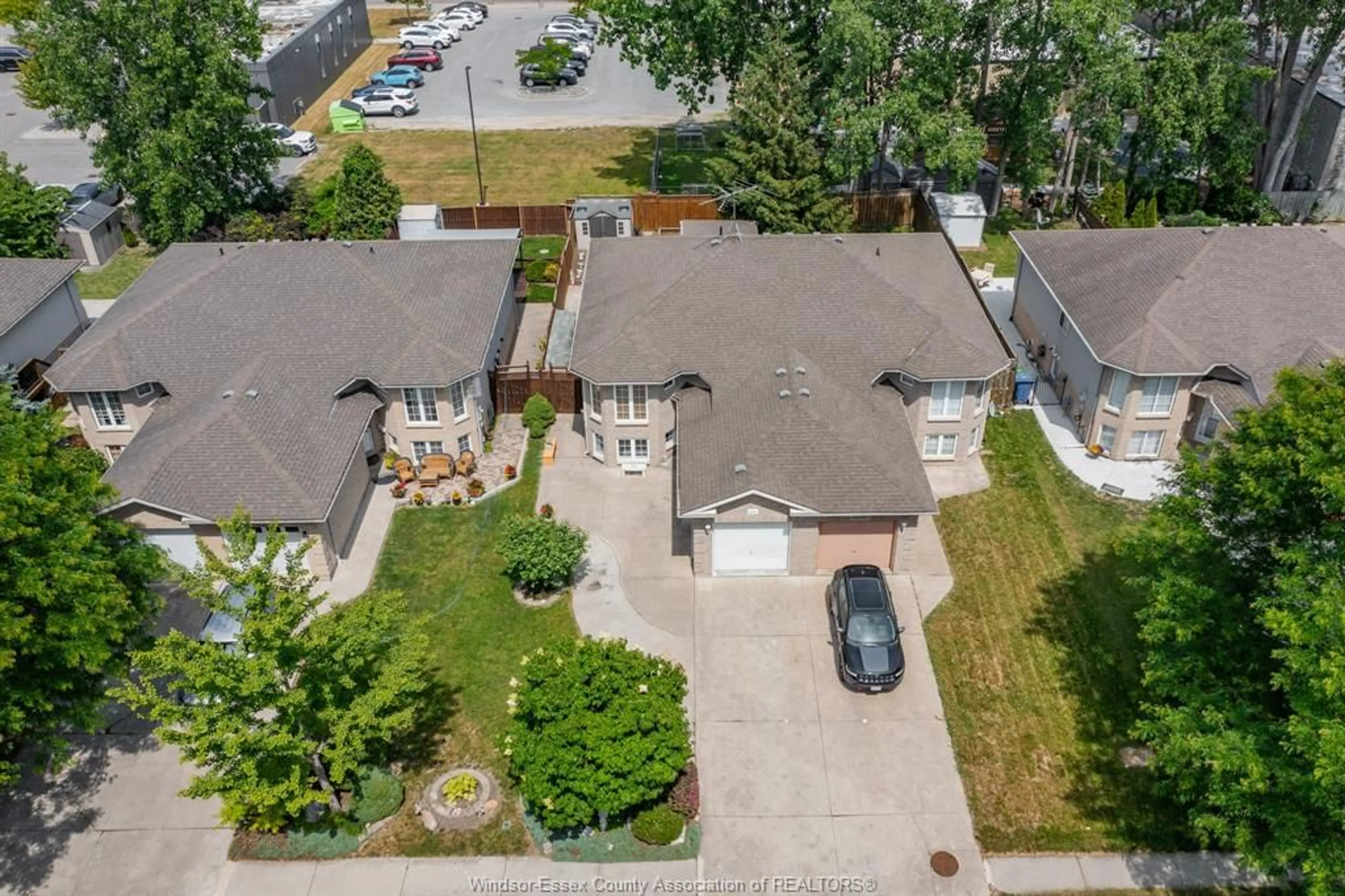 A pic from outside/outdoor area/front of a property/back of a property/a pic from drone, street for 1228 ST. PAUL, Windsor Ontario N8S 4T7
