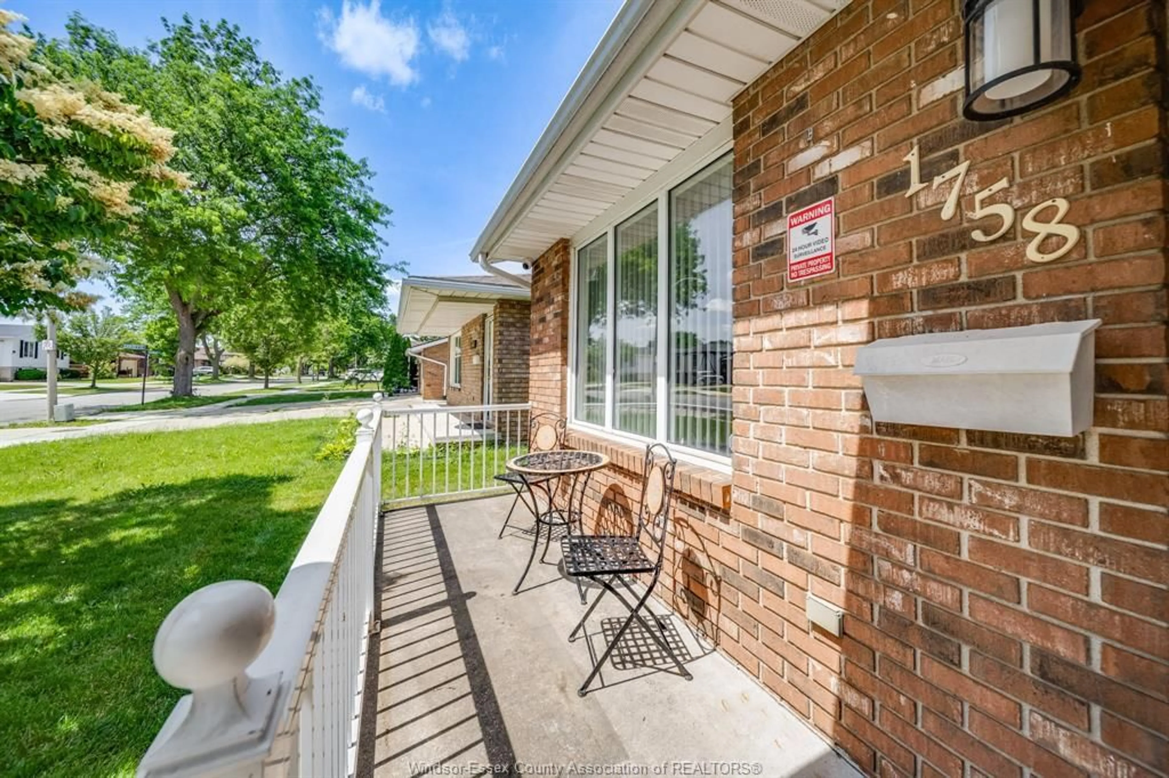 Unknown for 1758 SOUTHDALE Dr, Windsor Ontario N8W 4X1
