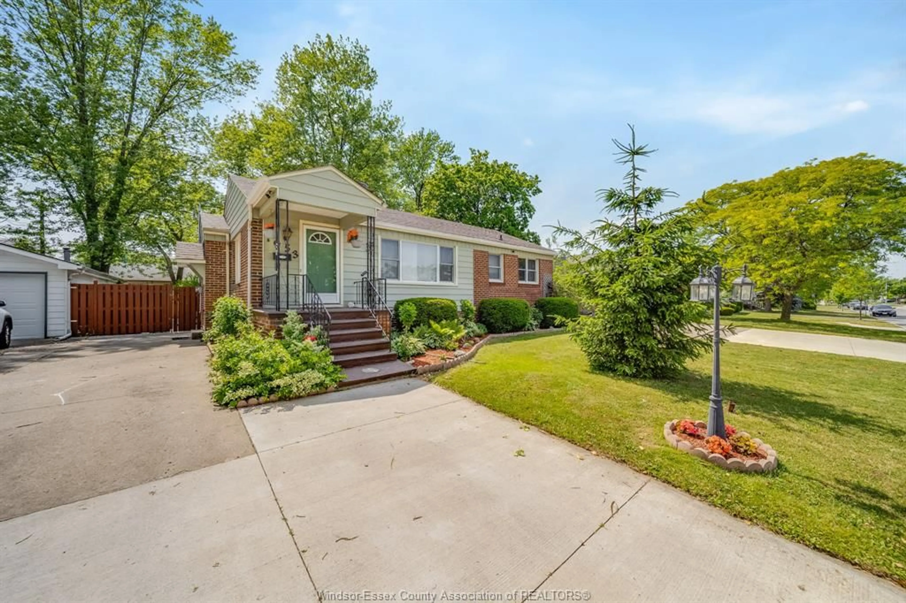 Unknown for 1953 OLIVE Rd, Windsor Ontario N8T 1R4