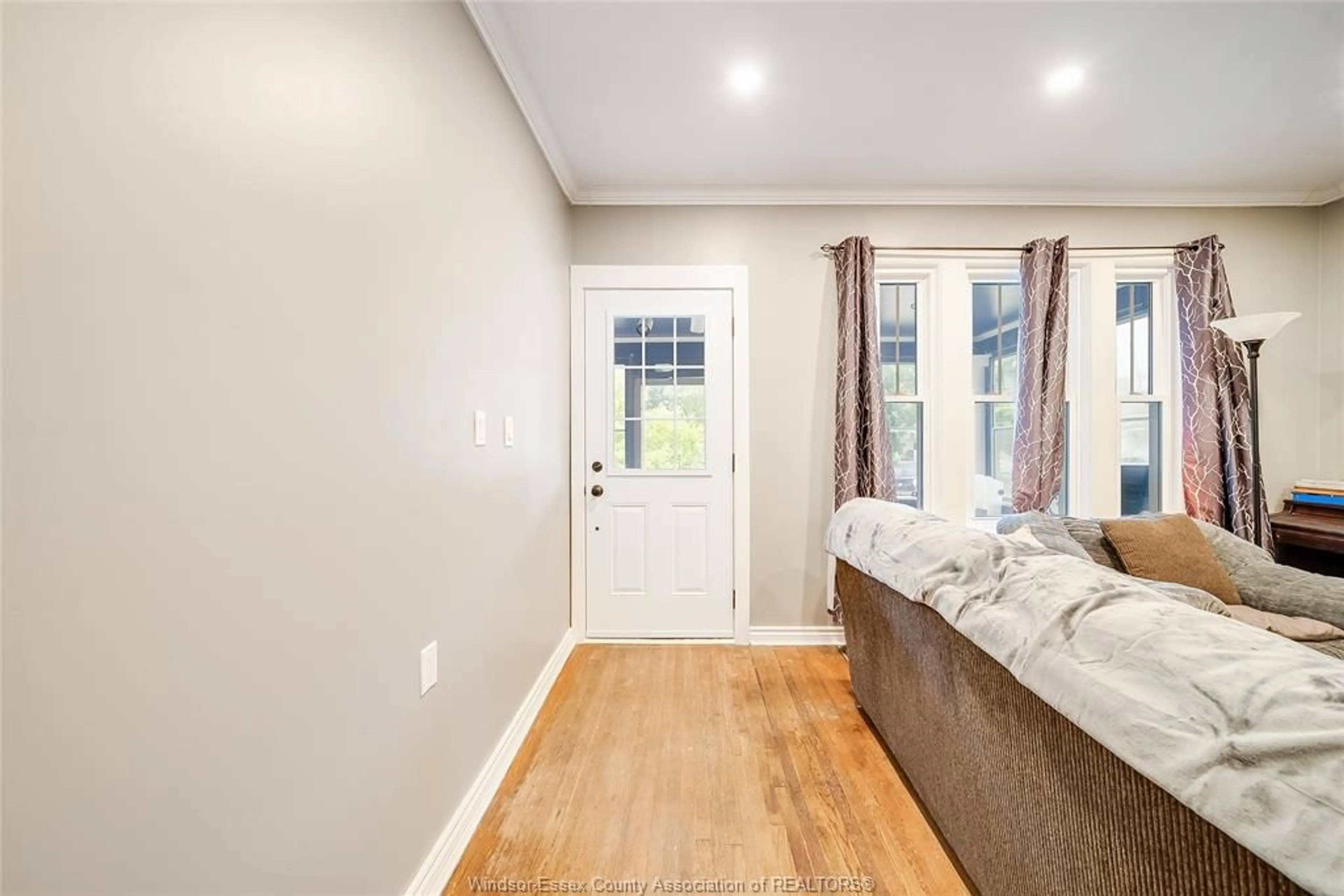 Indoor entryway for 170 INSHES Ave, Chatham Ontario N7M 2Z2