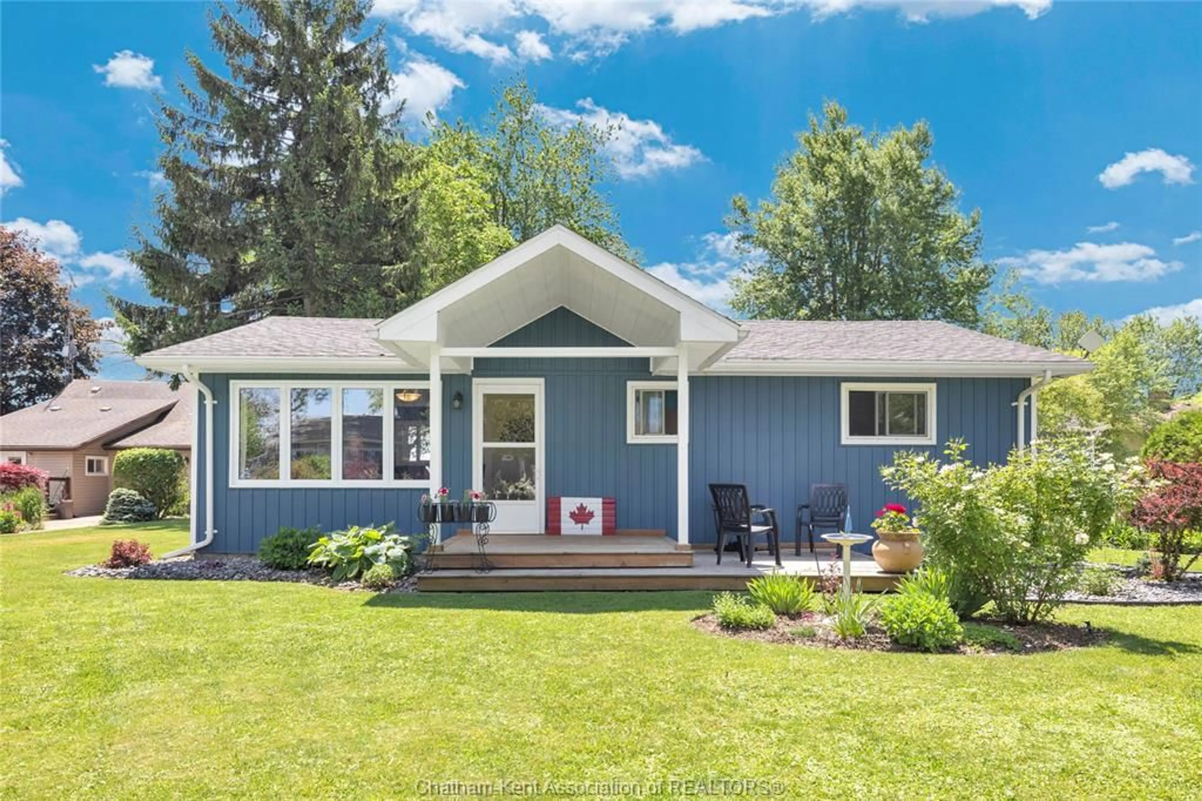 Home with vinyl exterior material, street for 601 Towanda Blvd, Erie Beach Ontario N0P 1A0