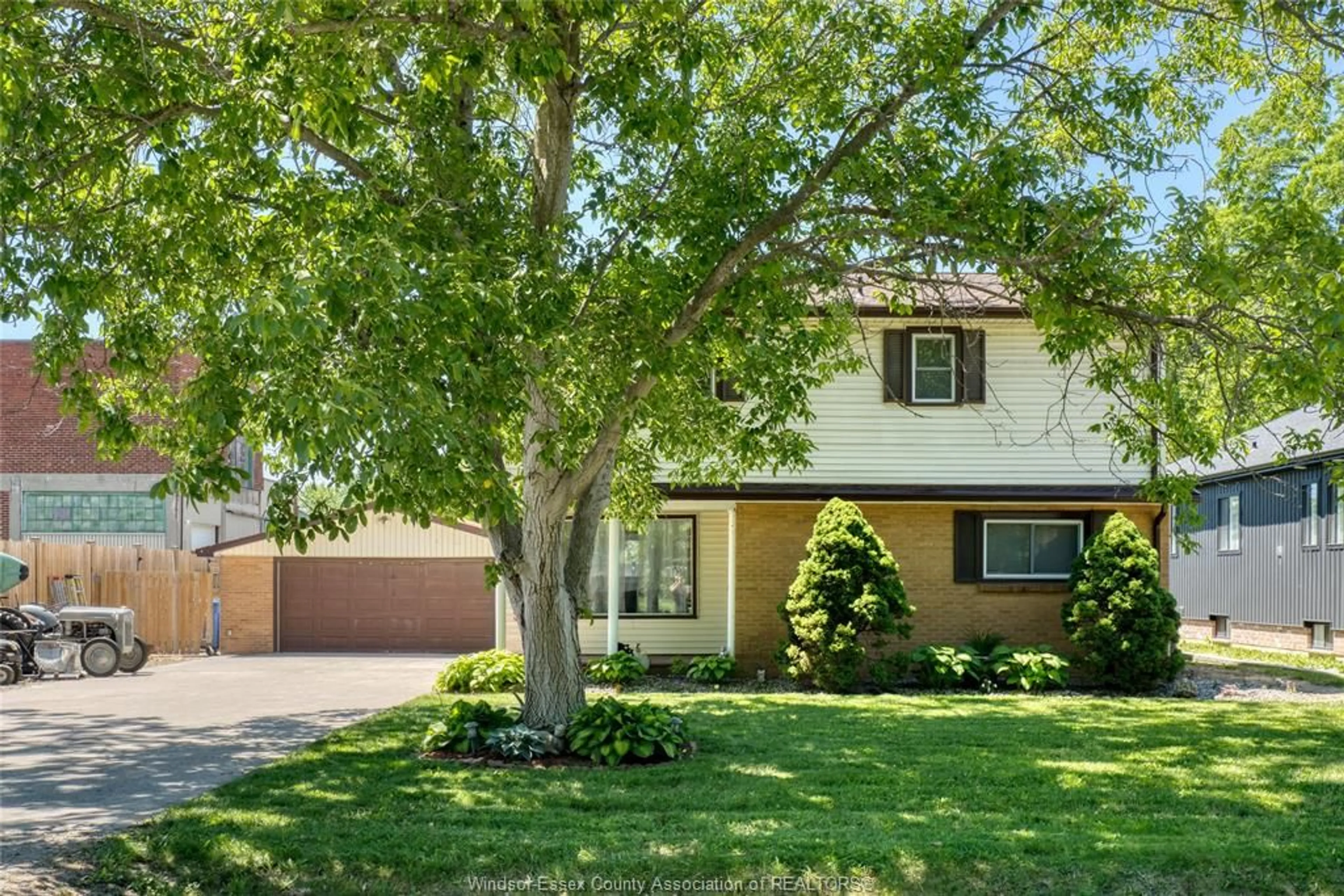 Home with brick exterior material, street for 90 MAJOR, LaSalle Ontario N9J 1C7