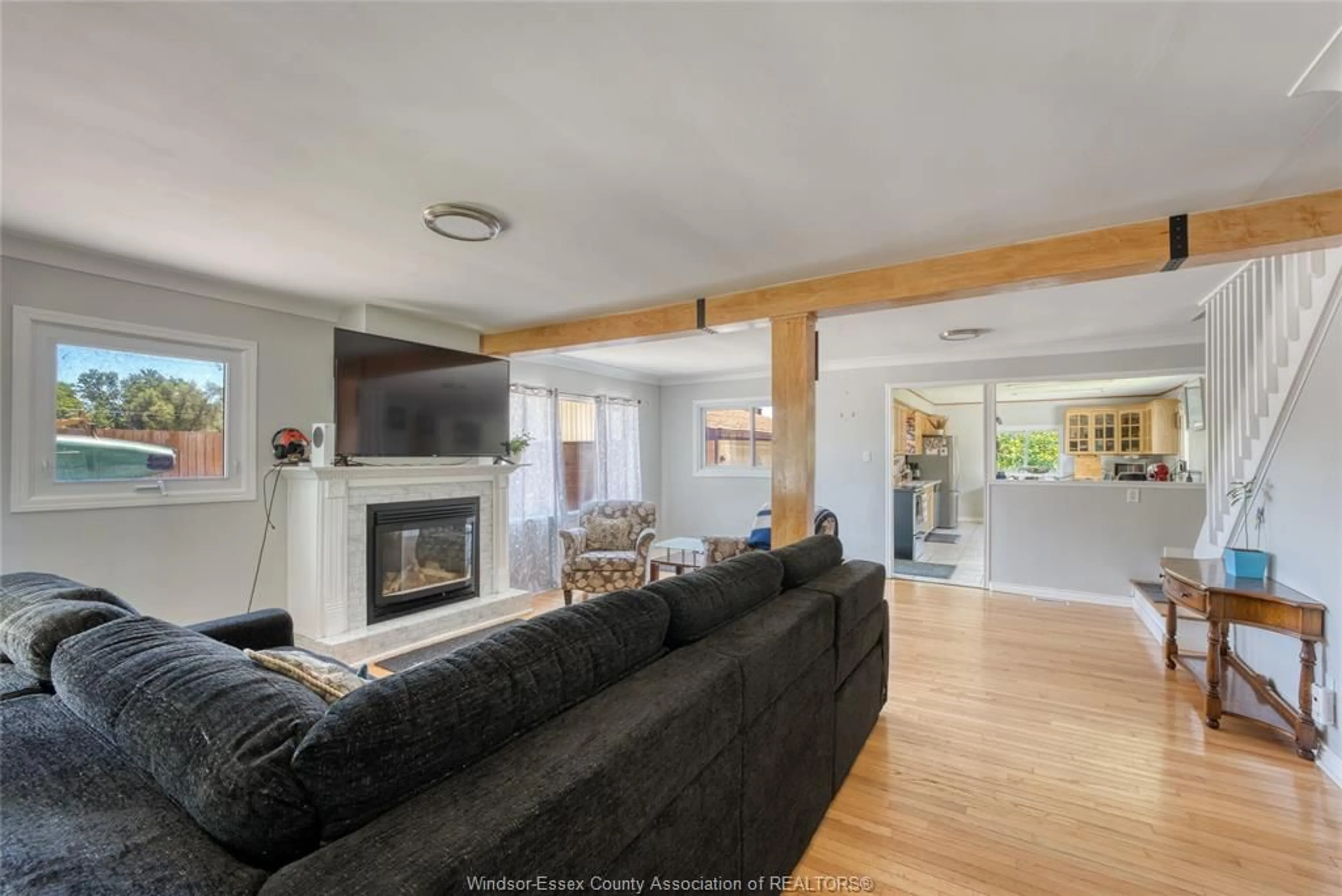 Living room with furniture, wood/laminate floor for 90 MAJOR, LaSalle Ontario N9J 1C7