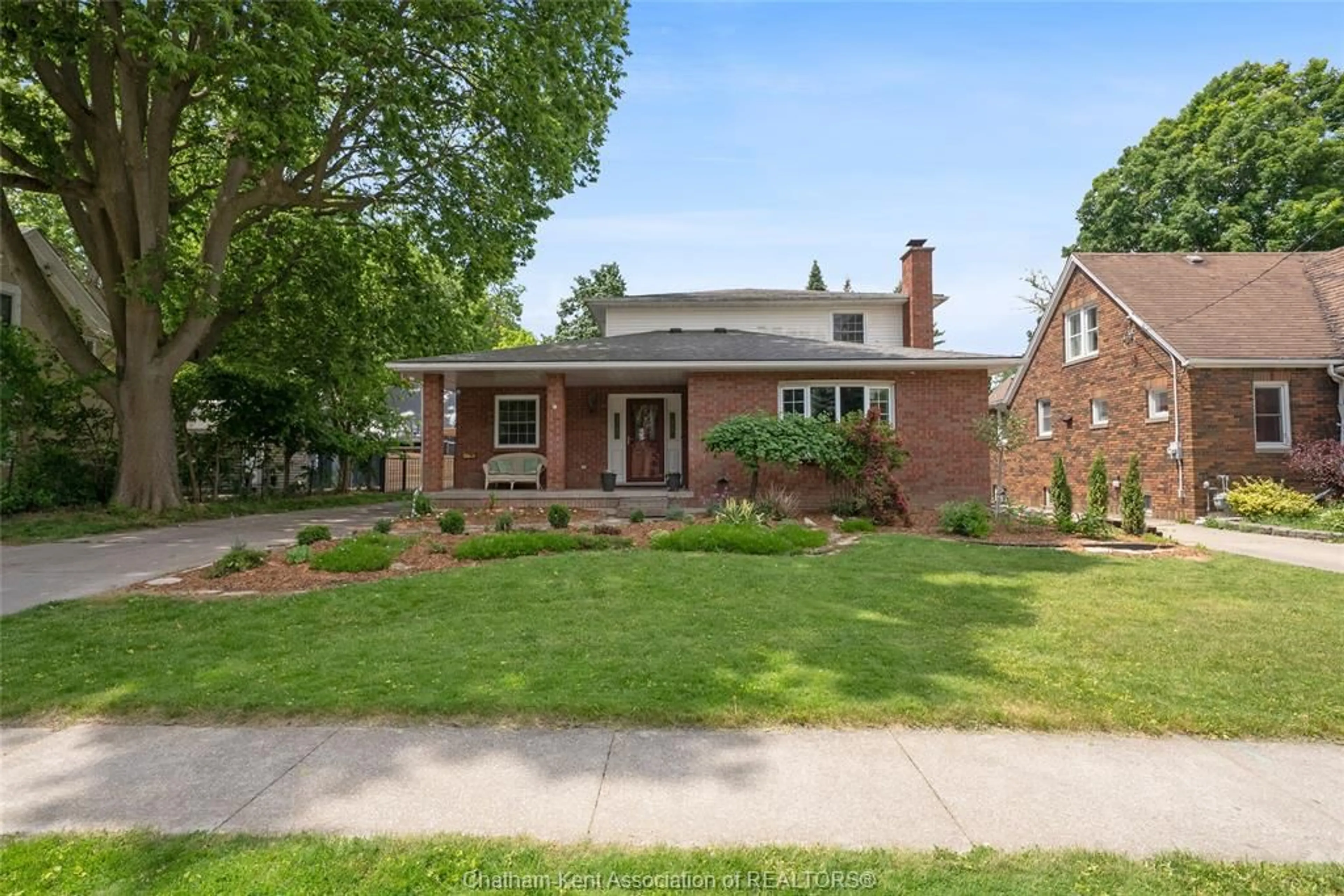 Home with brick exterior material, street for 138 ELIZABETH St, Chatham Ontario N7L 2Y4