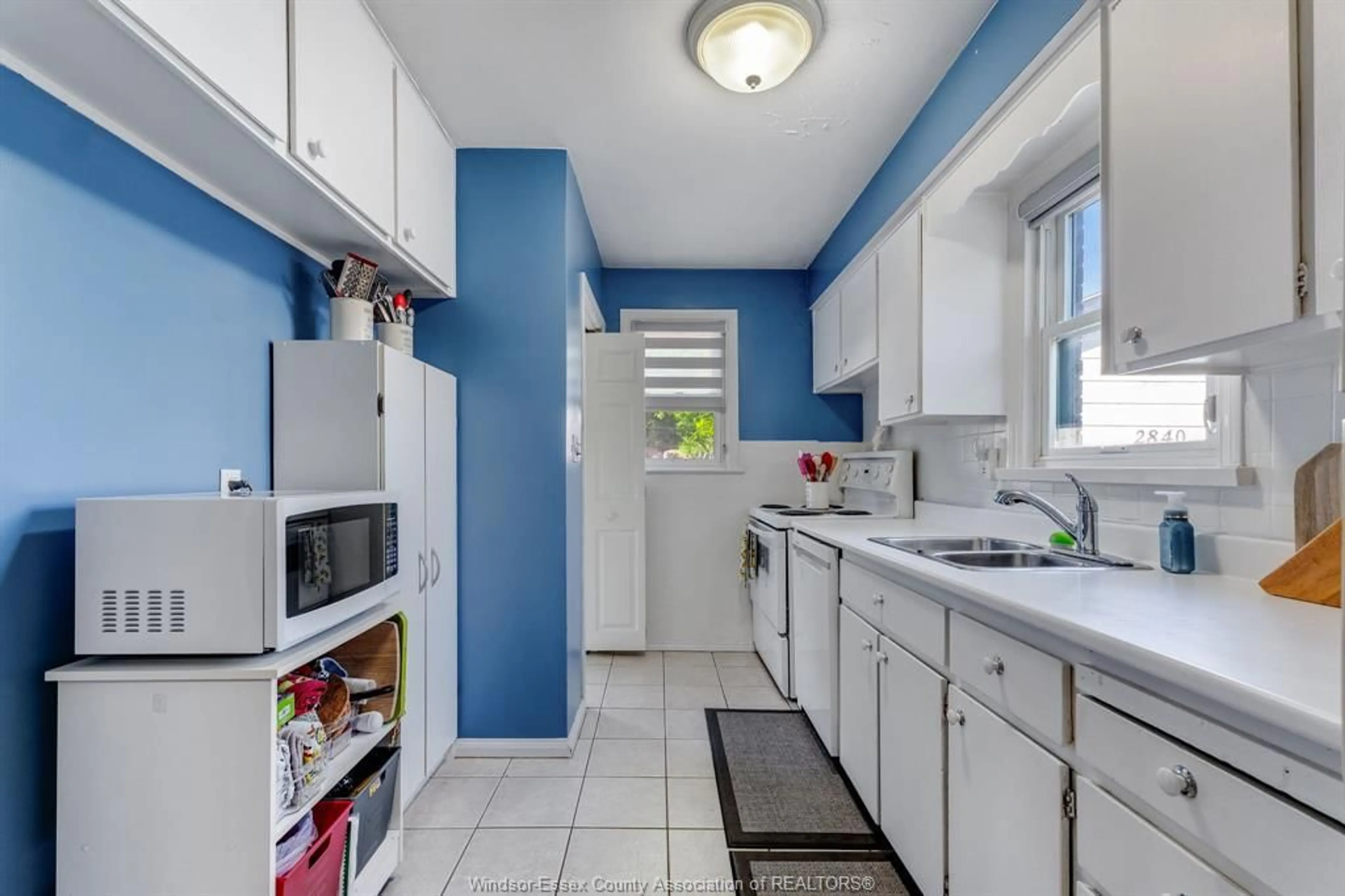 Standard kitchen, ceramic/tile floor for 2840 Randolph Ave, Windsor Ontario N9E 3E2