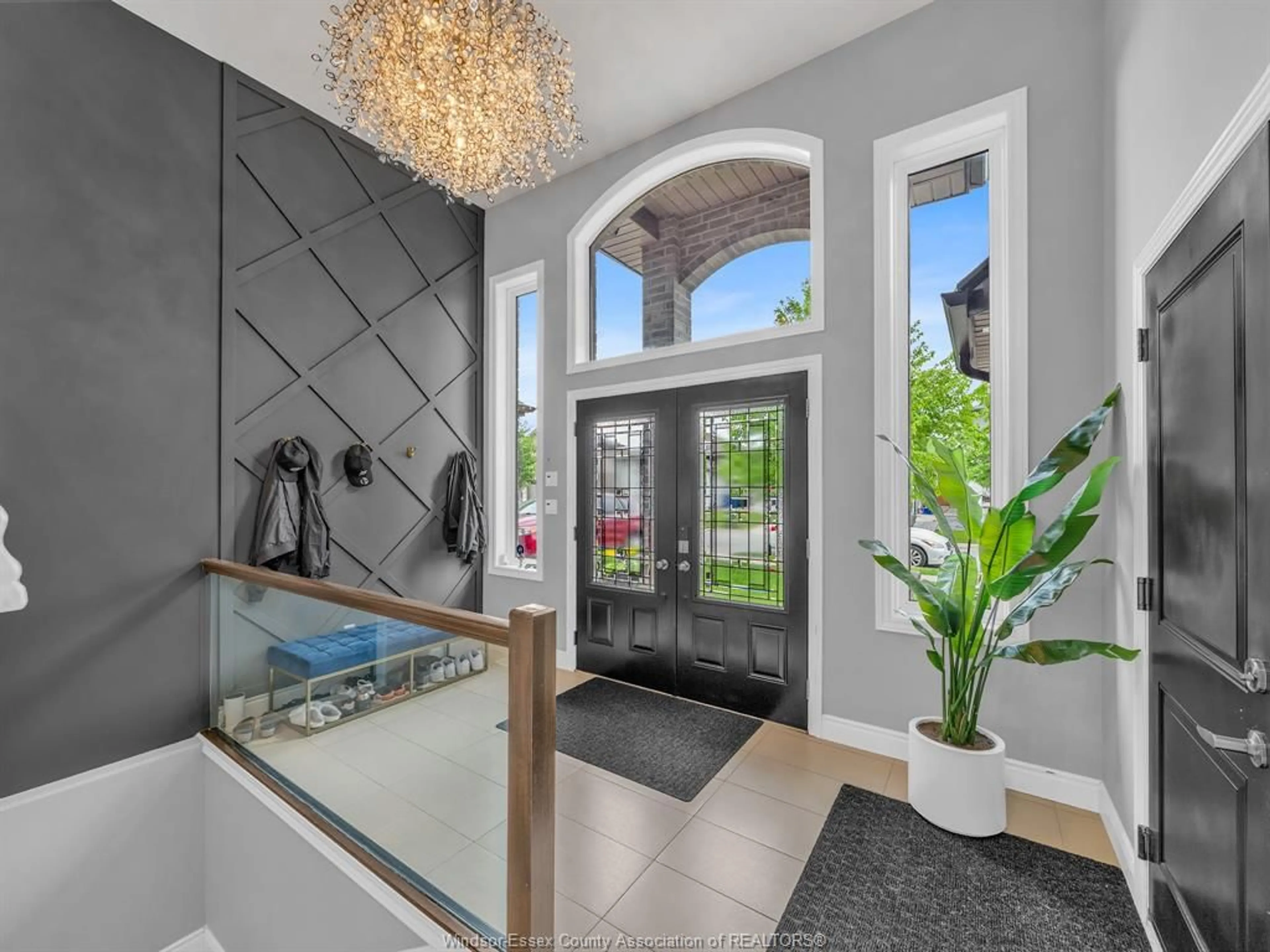 Indoor entryway for 2940 MCROBBIE, Windsor Ontario N8R 0A5