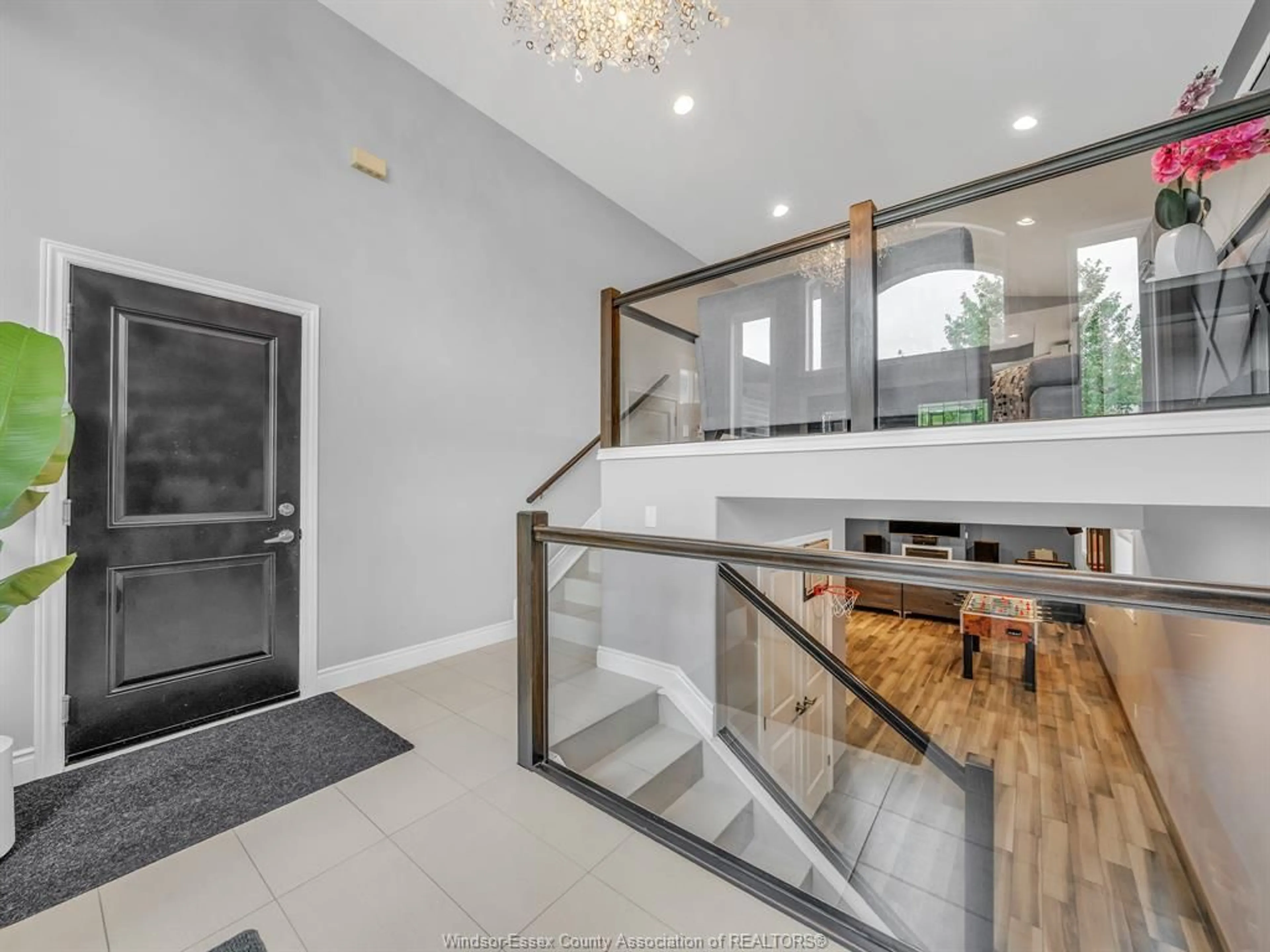 Indoor foyer for 2940 MCROBBIE, Windsor Ontario N8R 0A5