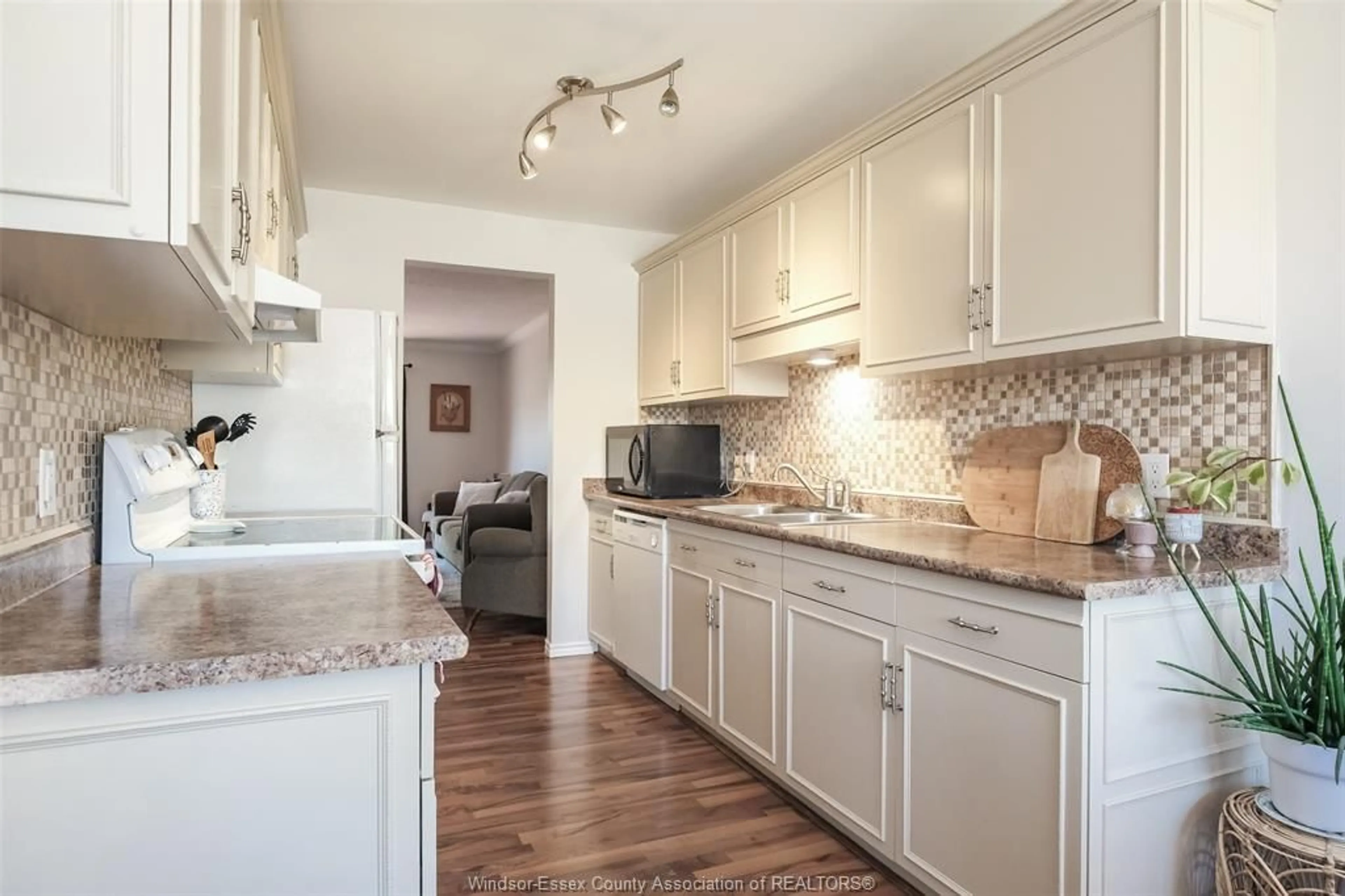 Open concept kitchen, unknown for 12 KELLY Cres, Tilbury Ontario N0P 2L0