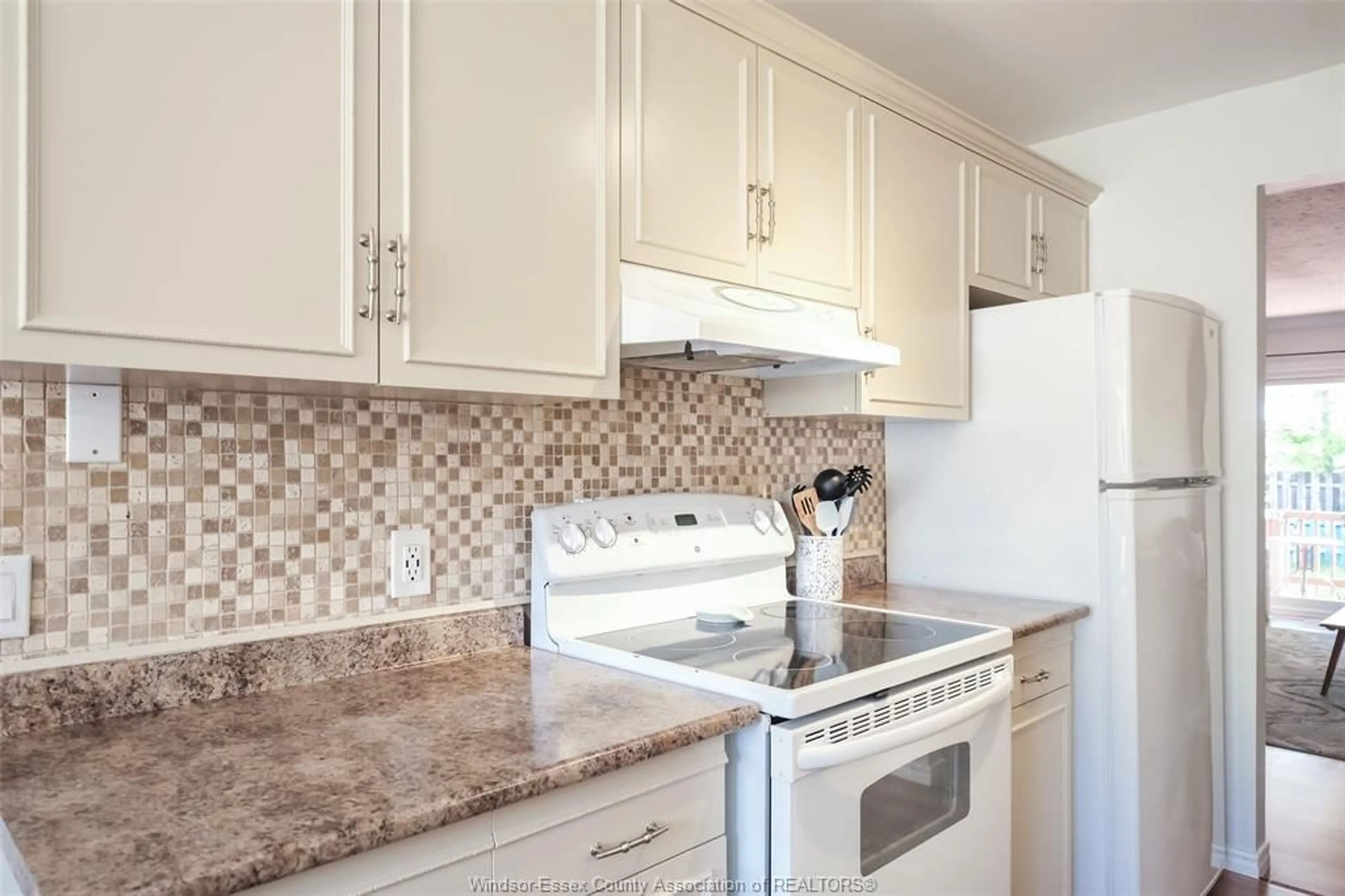 Standard kitchen, ceramic/tile floor for 12 KELLY Cres, Tilbury Ontario N0P 2L0