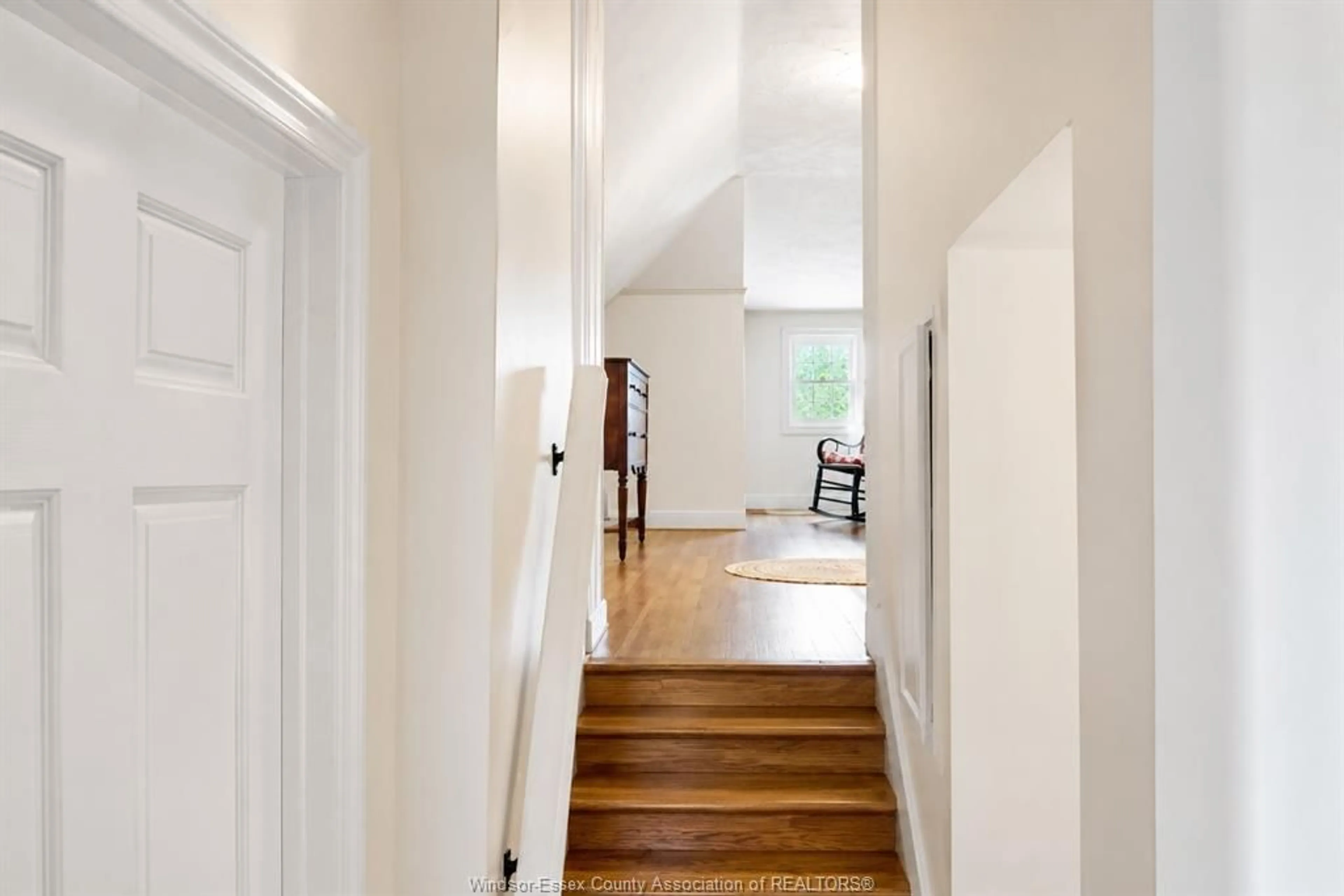 Indoor entryway for 2429 HOWARD Ave, Windsor Ontario N9X 3V5